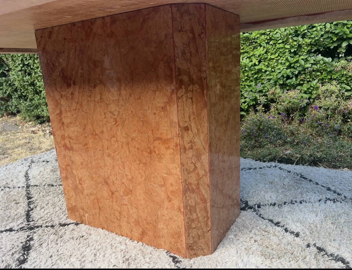 Large dining table in Rosso Alicante marble from the 70s-80s.