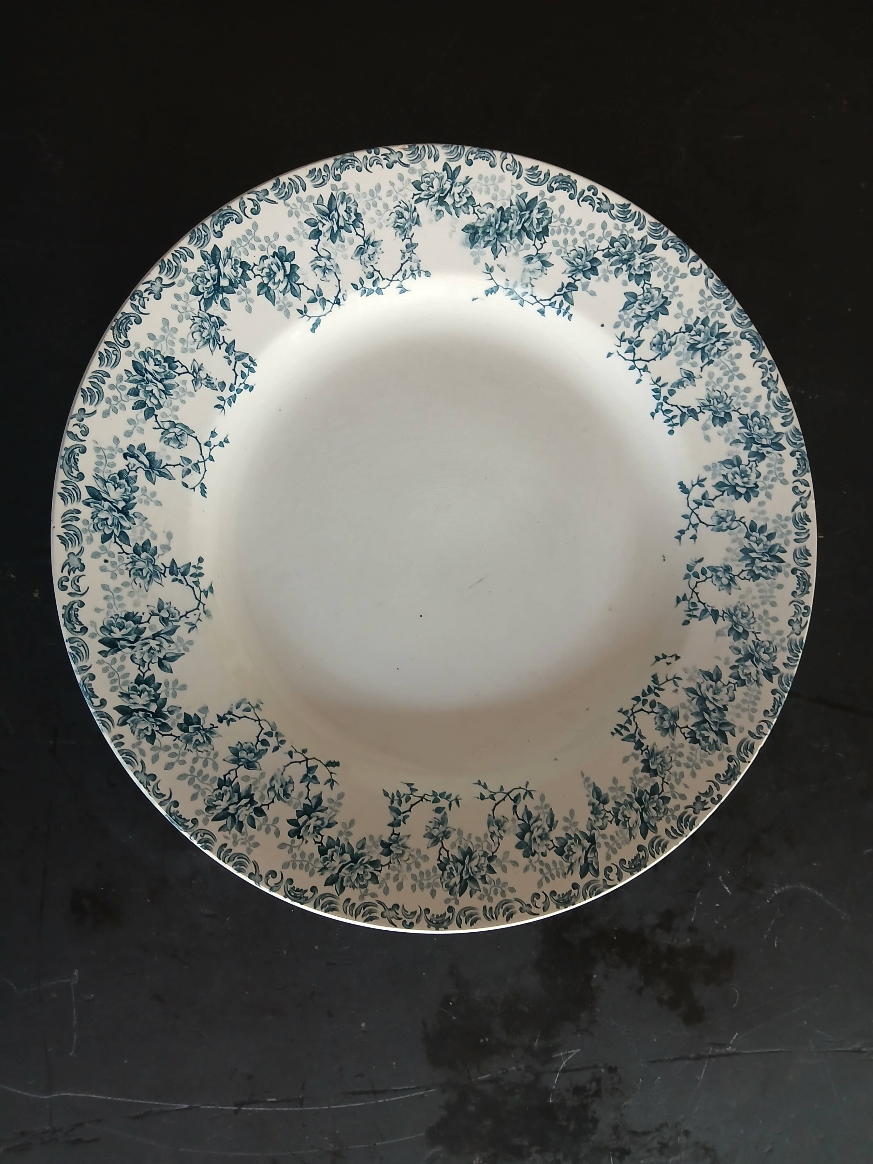 Old dish - Choisy le roi - Boulenger & cie