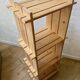Ensemble d'étagères en bois sur pieds