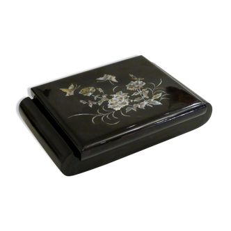 Jewelry box