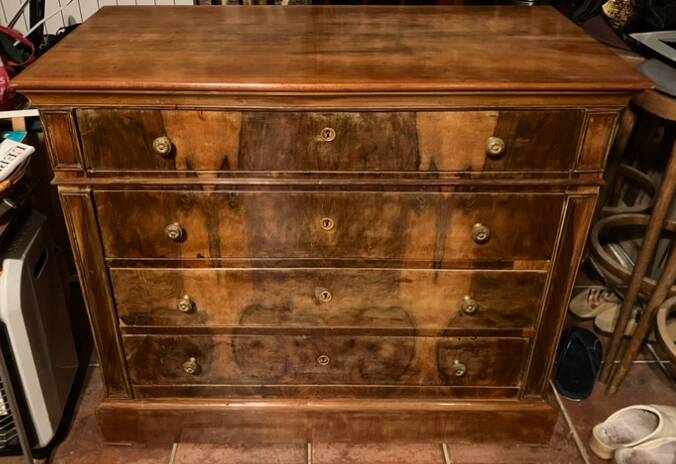 Commode malouine ancienne en ronce de noyer