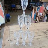 6 flûtes en verre épais ciselé