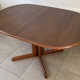 Table extensible danoise ovale en teck, années 60