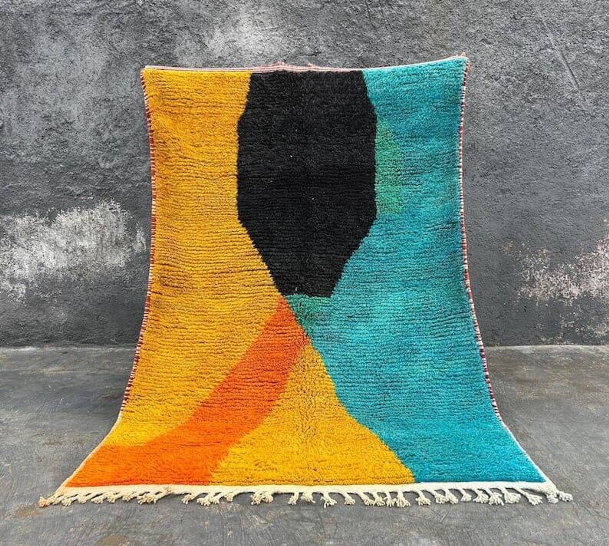 Handmade traditional Moroccan Berber rug size 150 x 250 cm