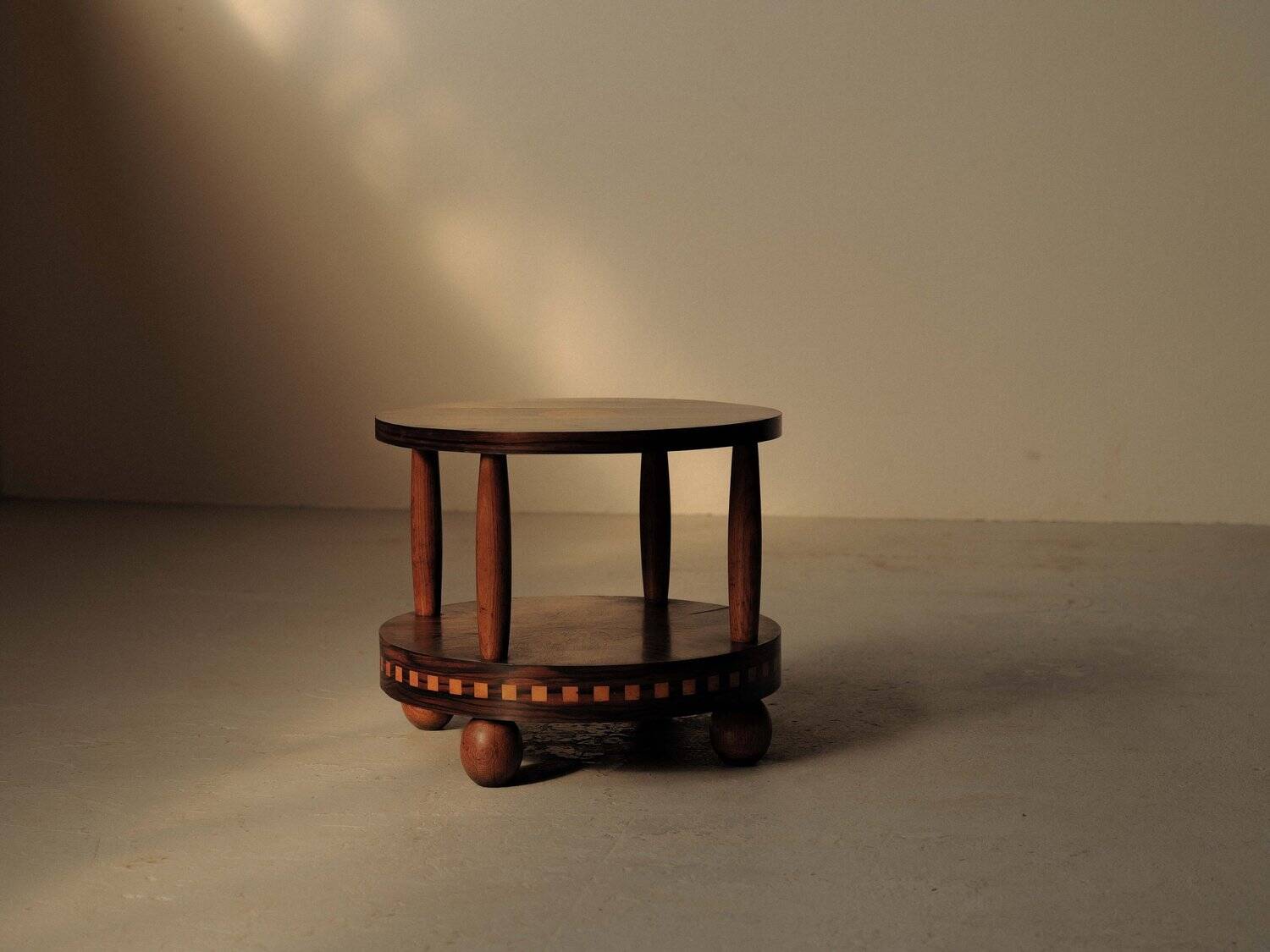 Art Deco gueridon in marquetry, circa 1930.