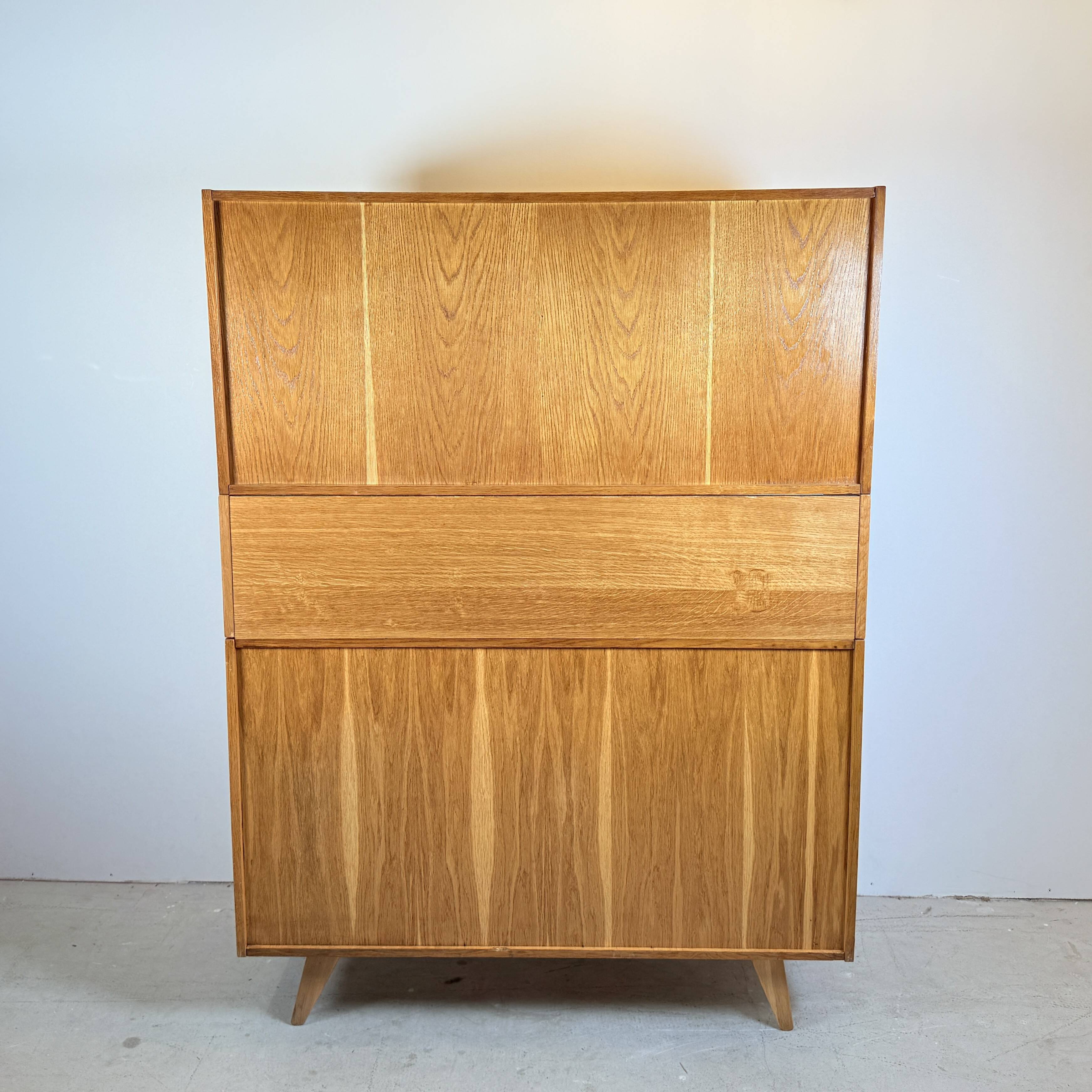Modular Highboard U452, Jiroutek