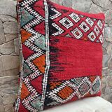 Vintage cushion cover in Berber kilim: Moroccan wool cushion.