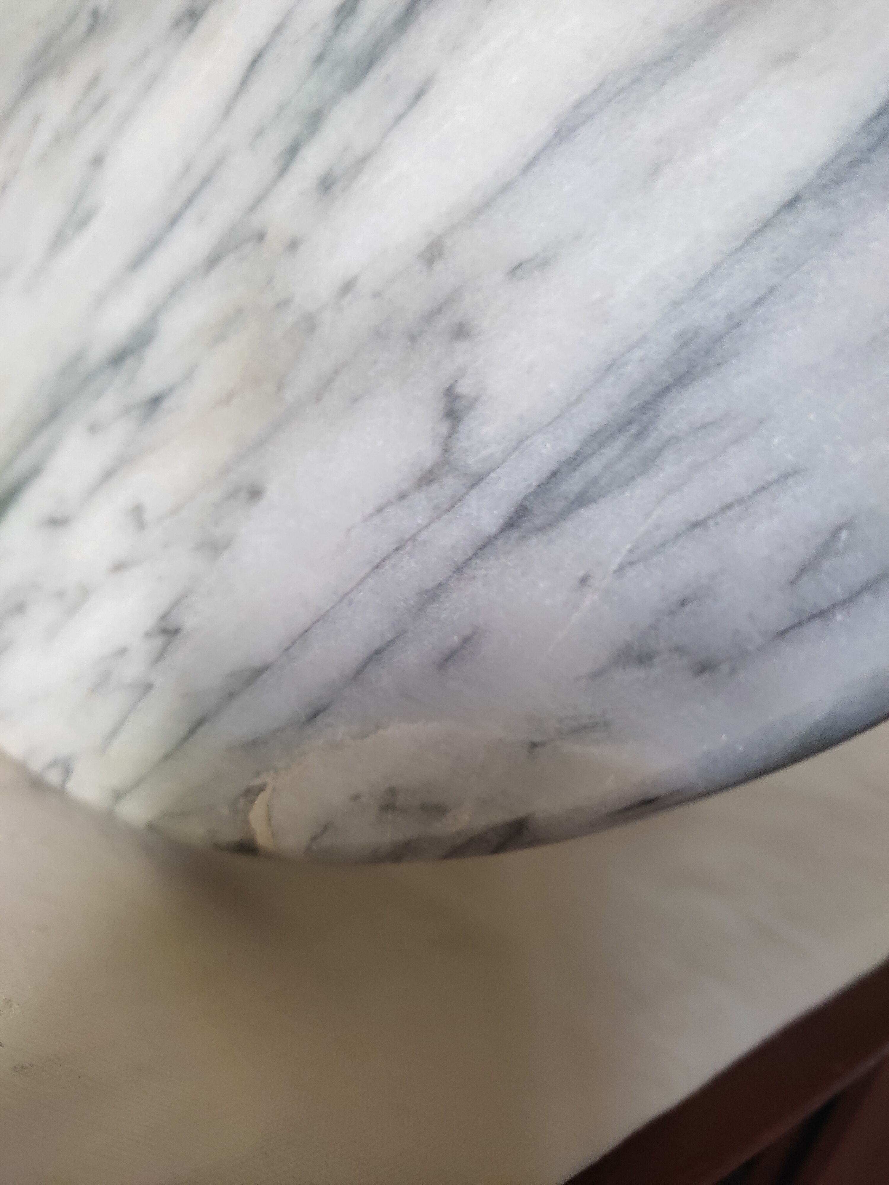 Marble tripod sellette