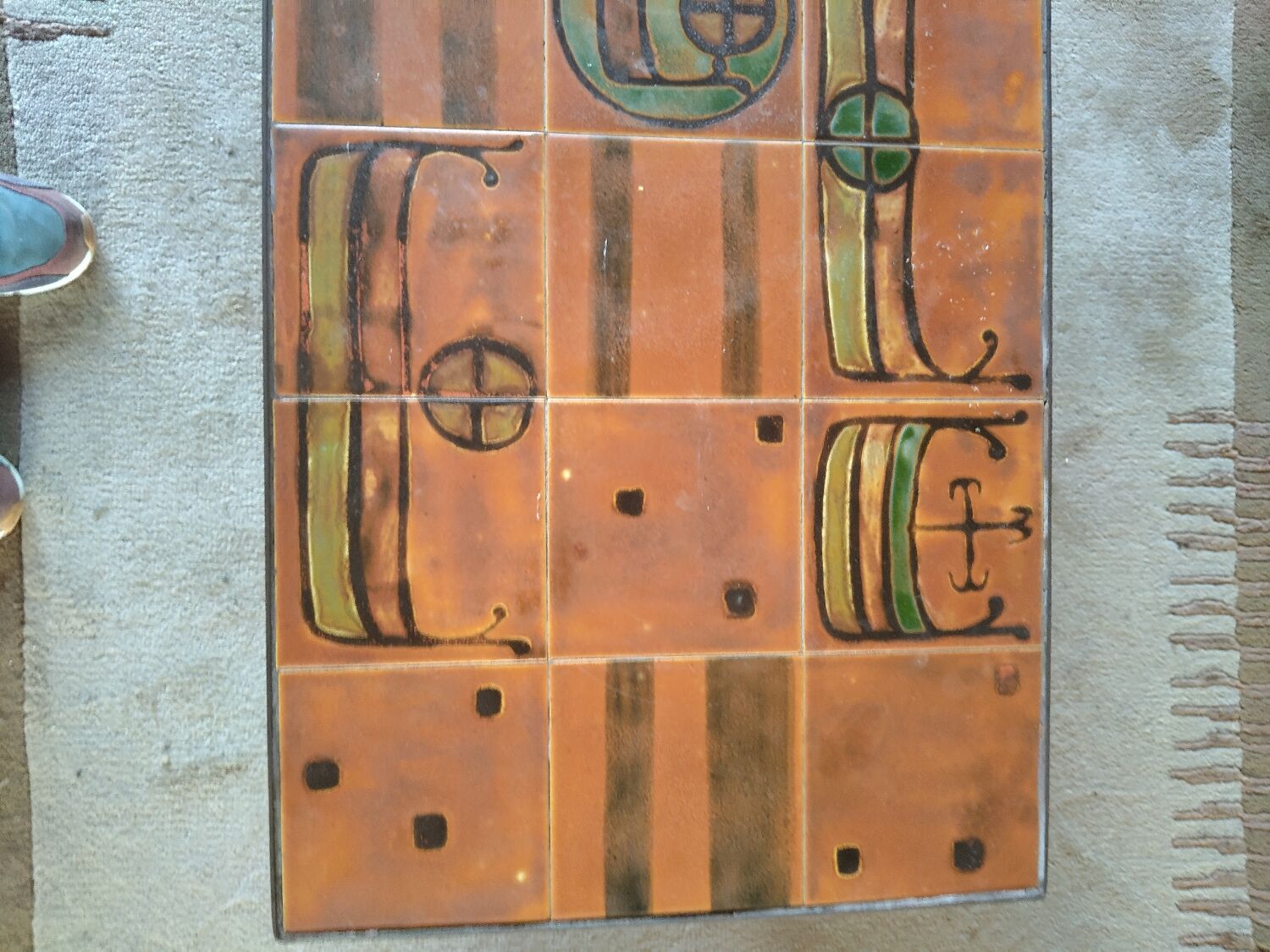 Table basse vintage en céramique – motif drakkar – design années 70