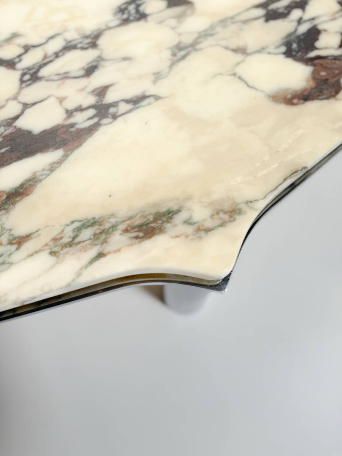 Table basse vintage chrome et marbre
