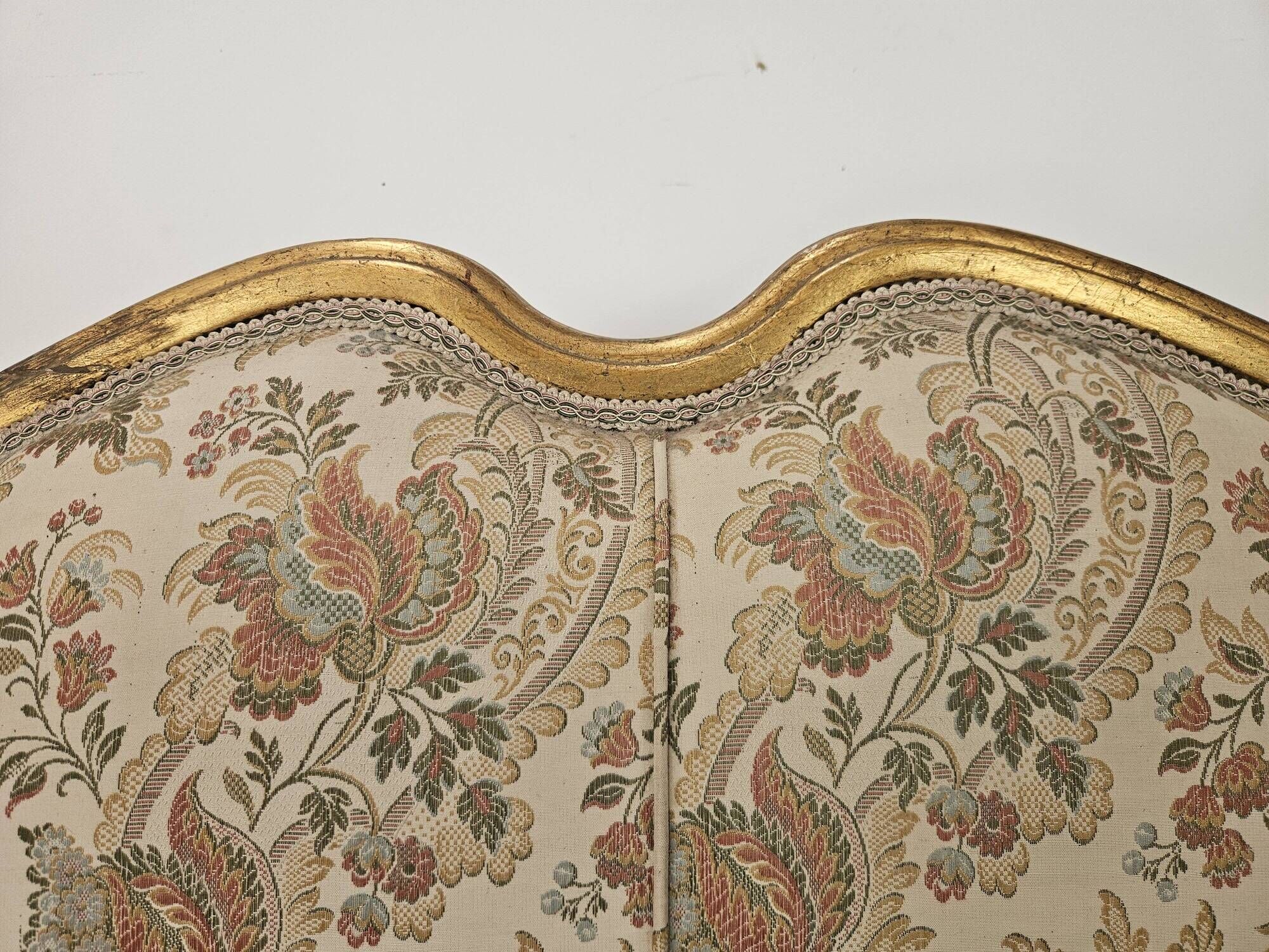 20th Century Italian Baroque Style Sofa in Carved and Gilded Wood