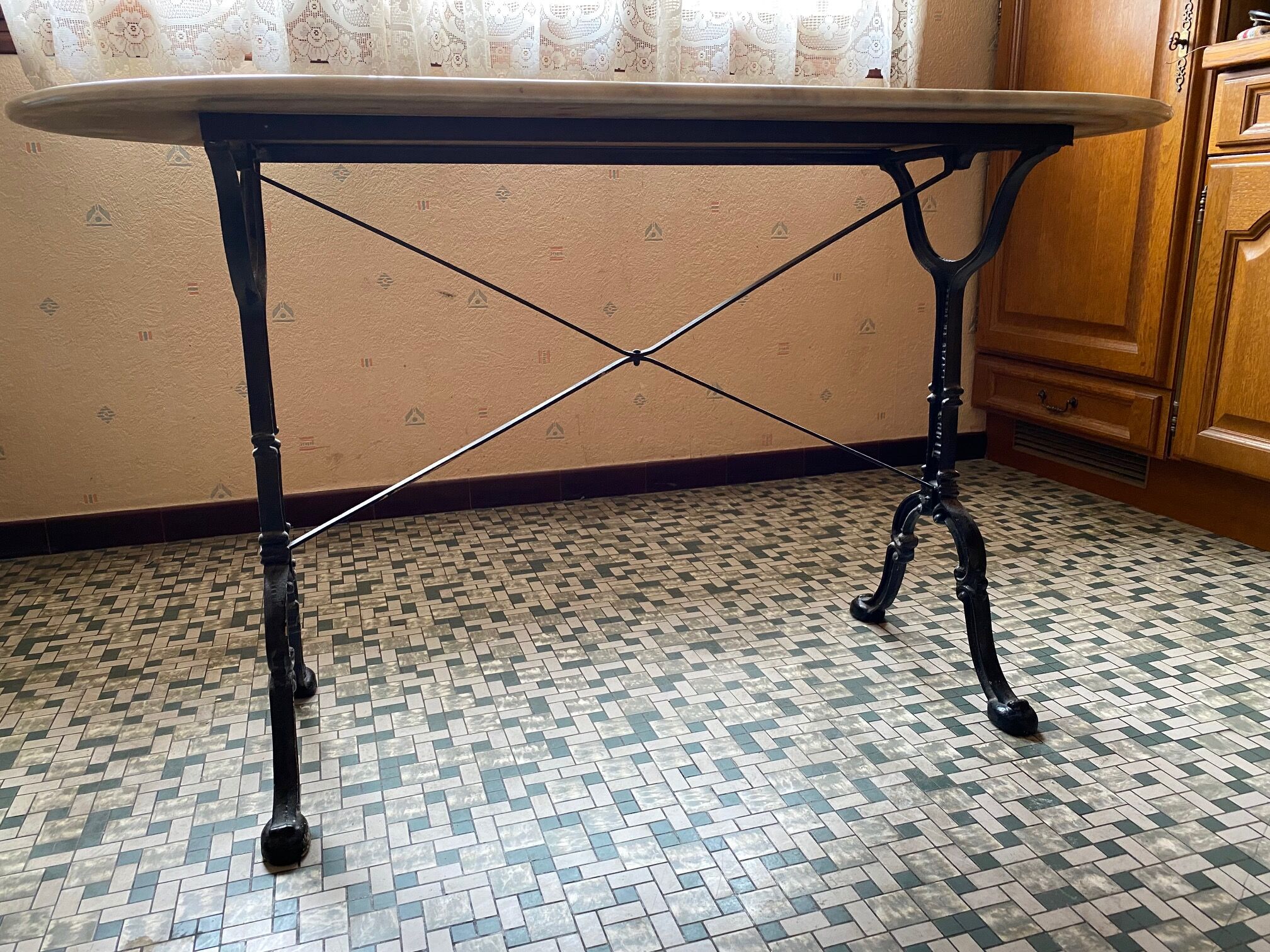 Bistro table marble cast iron foot