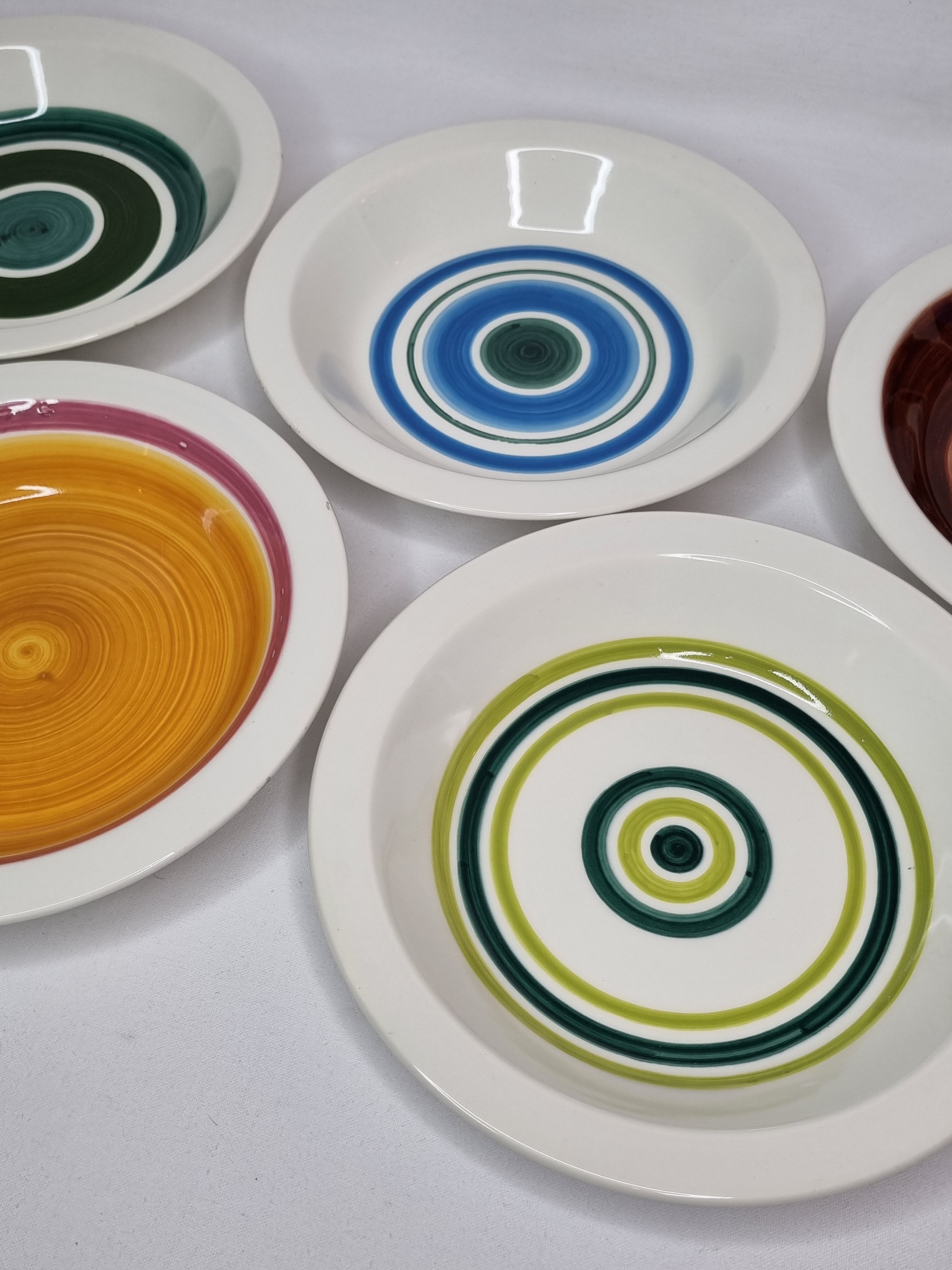 Mismatched service, five hand-painted plates from the Gien earthenware factory, unique models