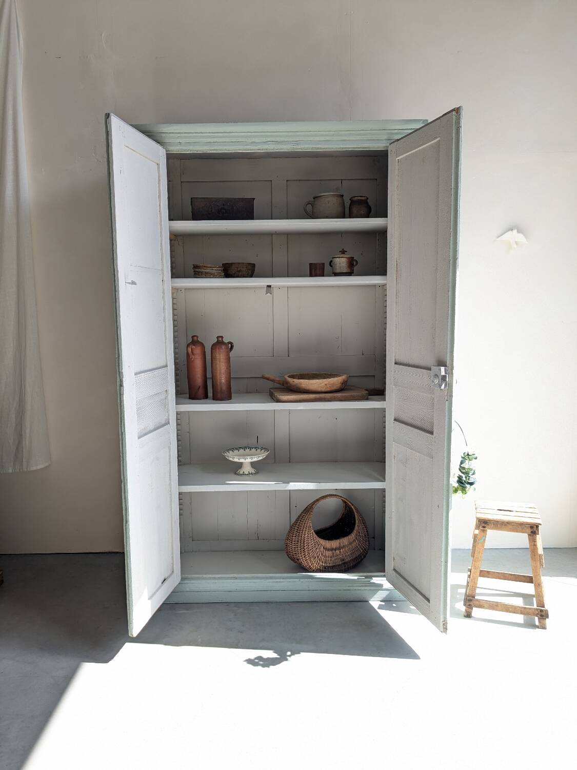 Armoire parisienne