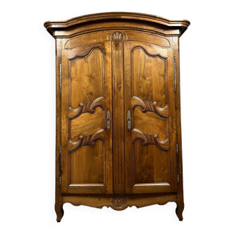 Louis XV Charolaise cabinet in solid walnut from the 18th century