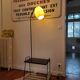 Lampadaire porte-revues