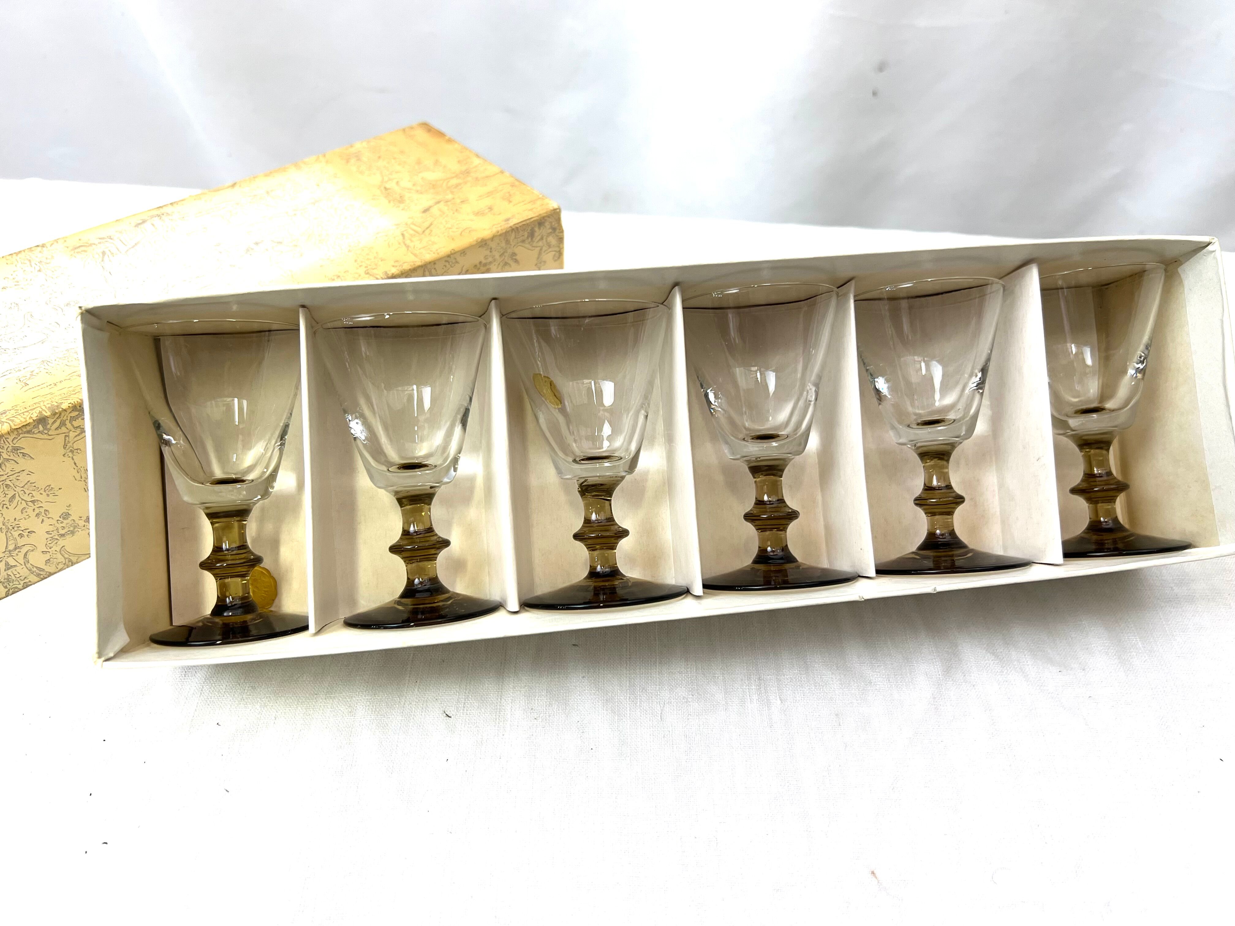 6 verres pied liqueur shot en verre fumé dans coffret Breizistal Luxe