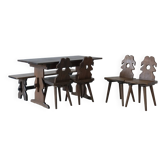 Ensemble table et chaises de salle à manger alpines en pin sculpté | Années 1950