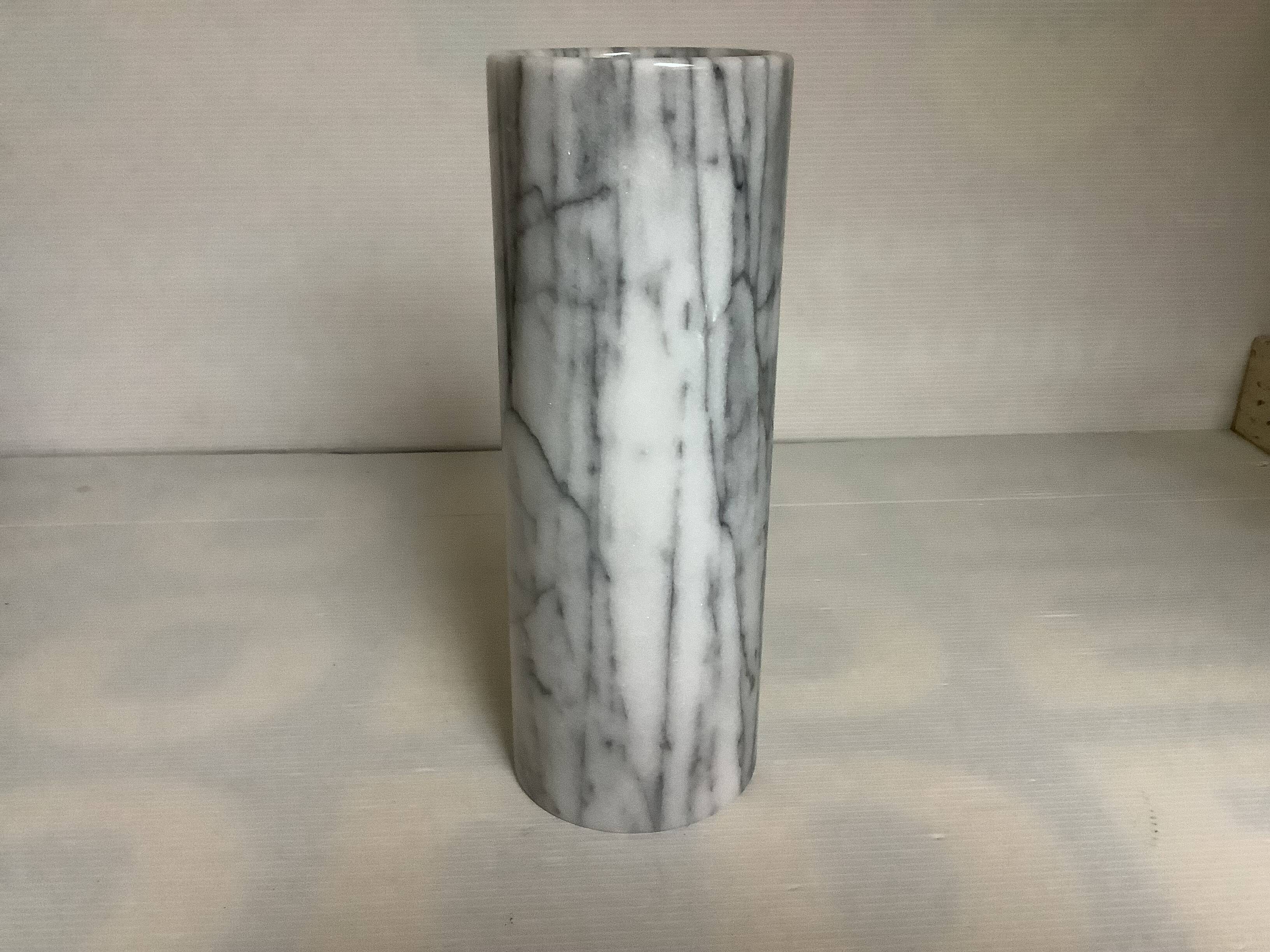 Roll vase in grey and white marble