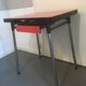 Table en formica rouge