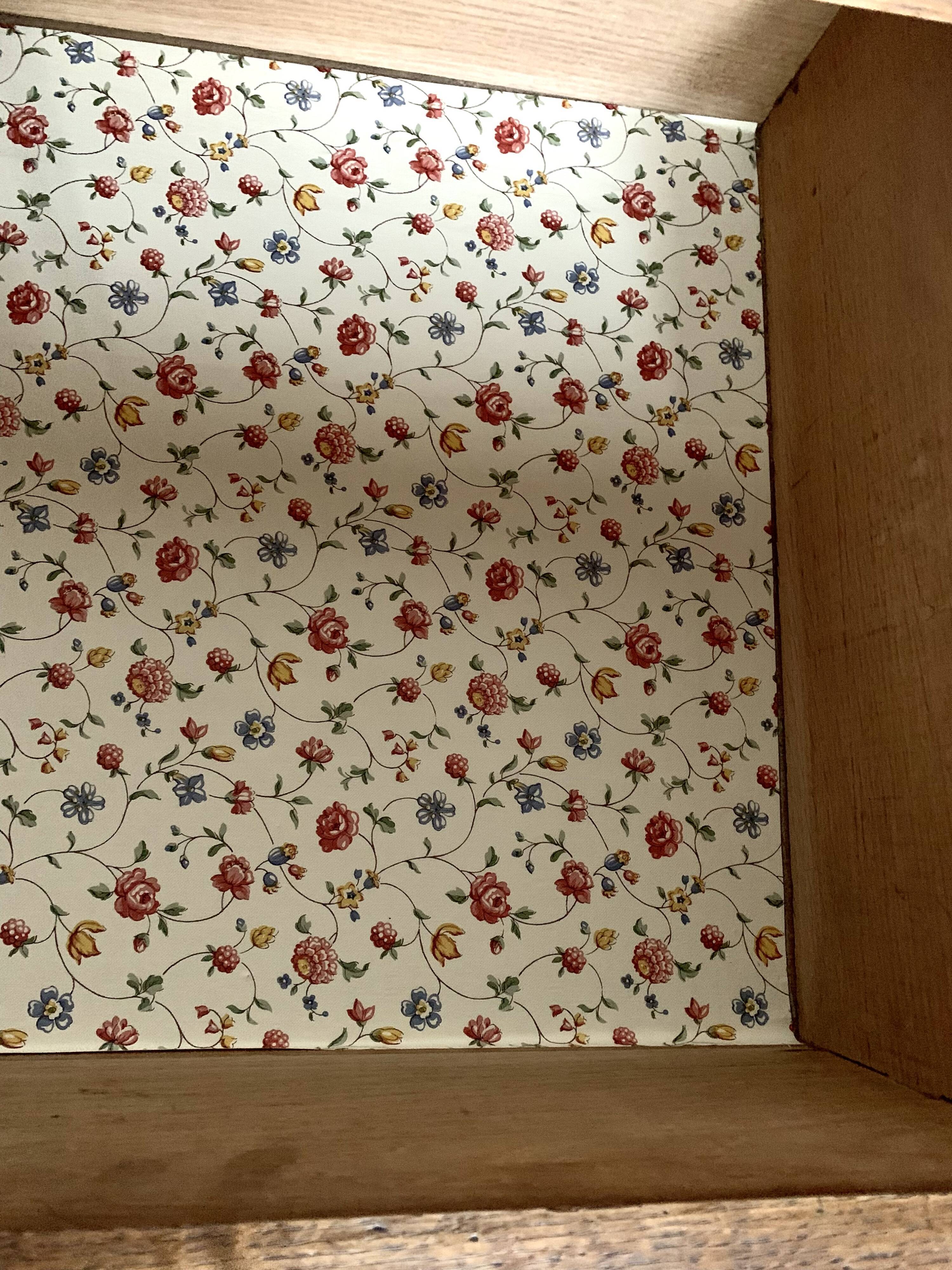 Vintage chest of drawers in solid oak