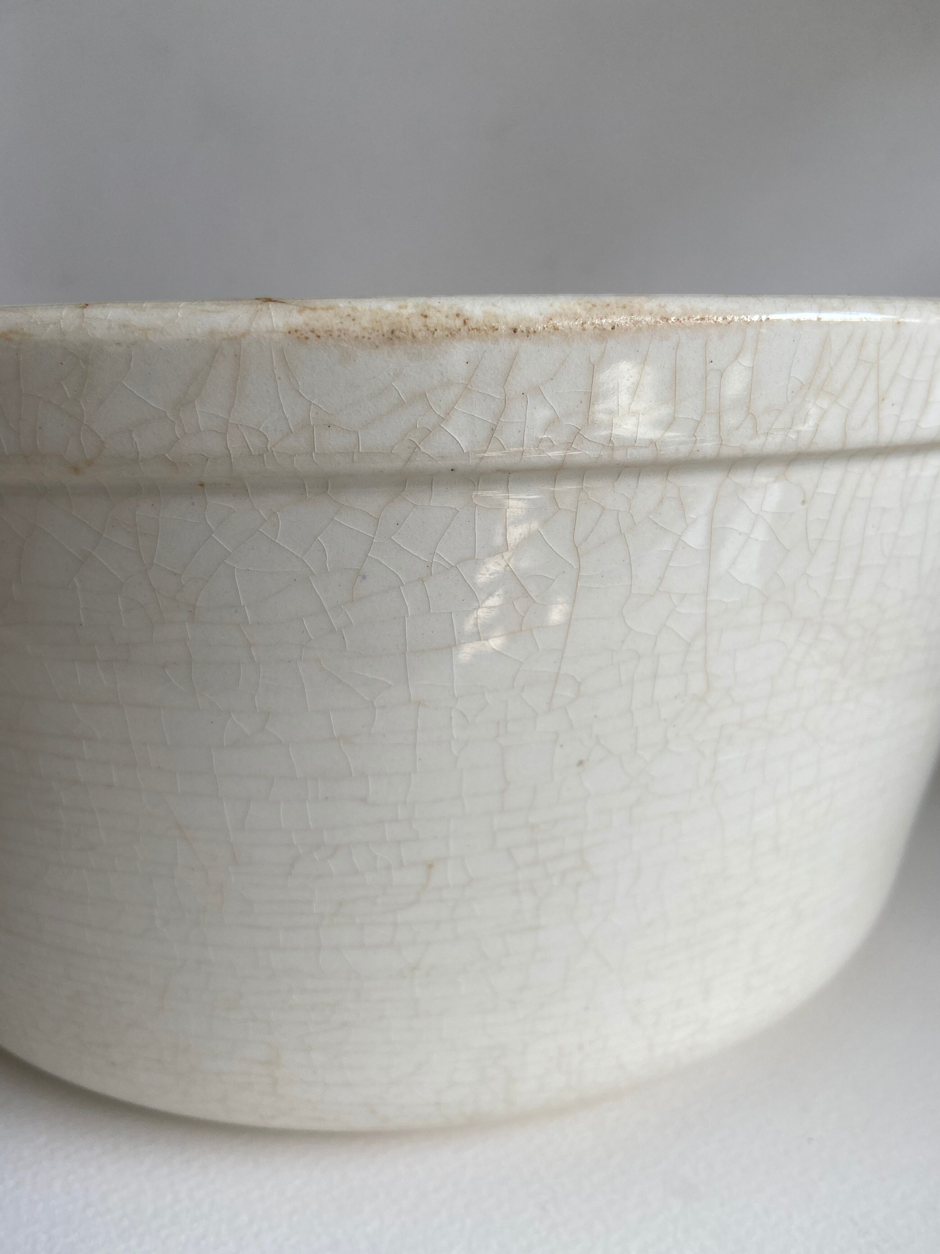 Enamelled ceramic salad bowl