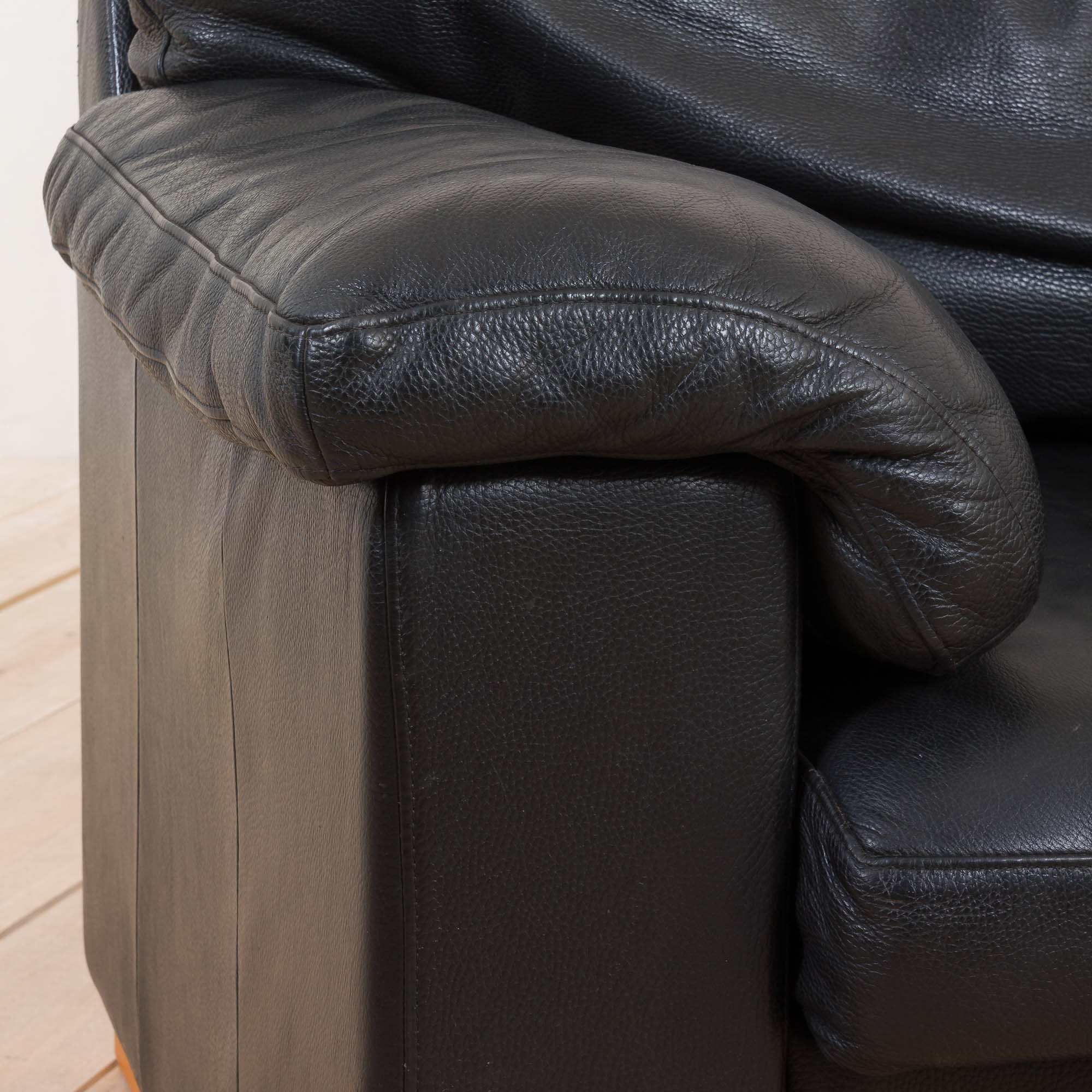 Black leather mid century 2,5 seater sofa