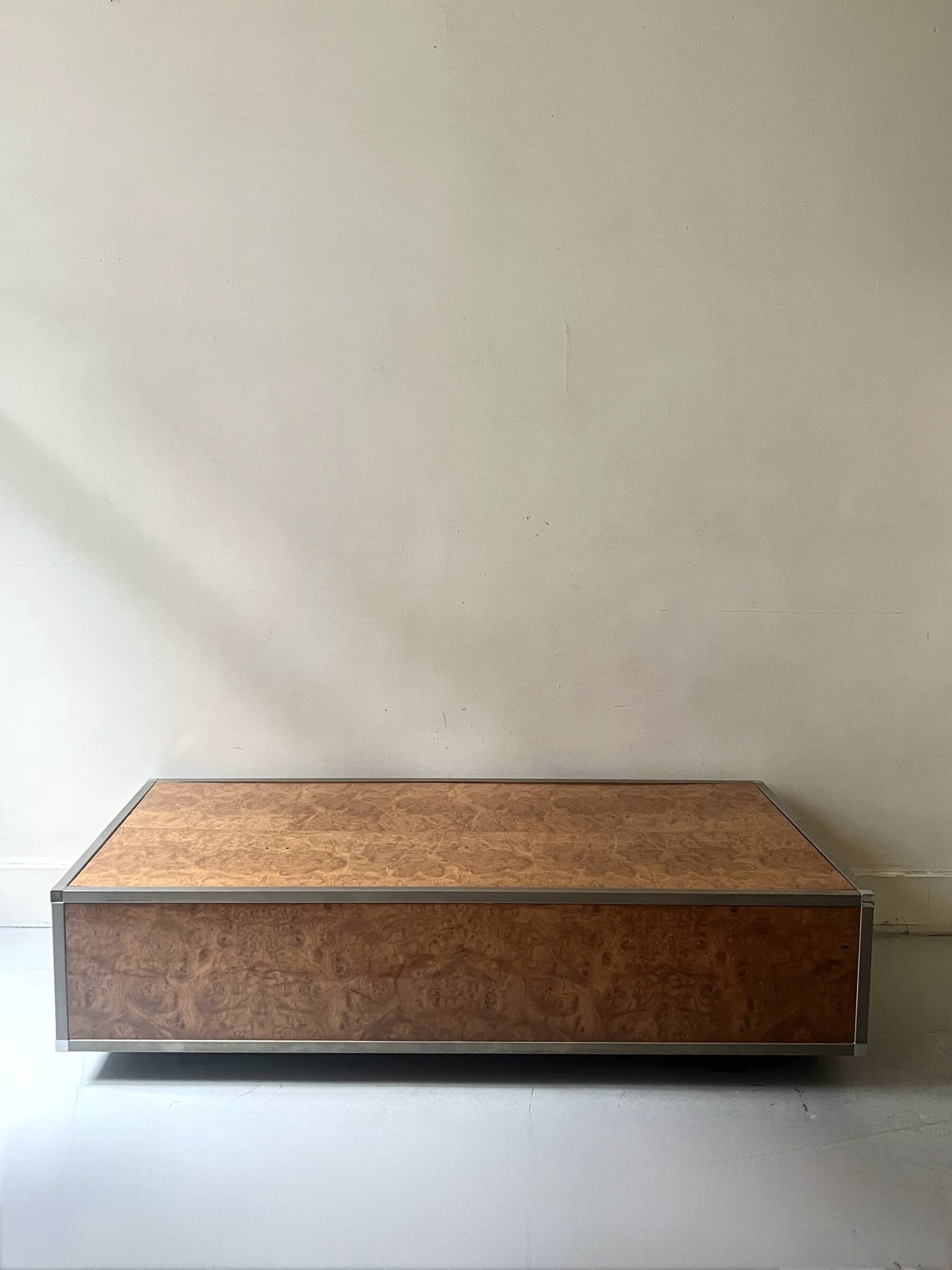 Coffee table in elm burl and chrome in the style of Willy Rizzo, 1970.