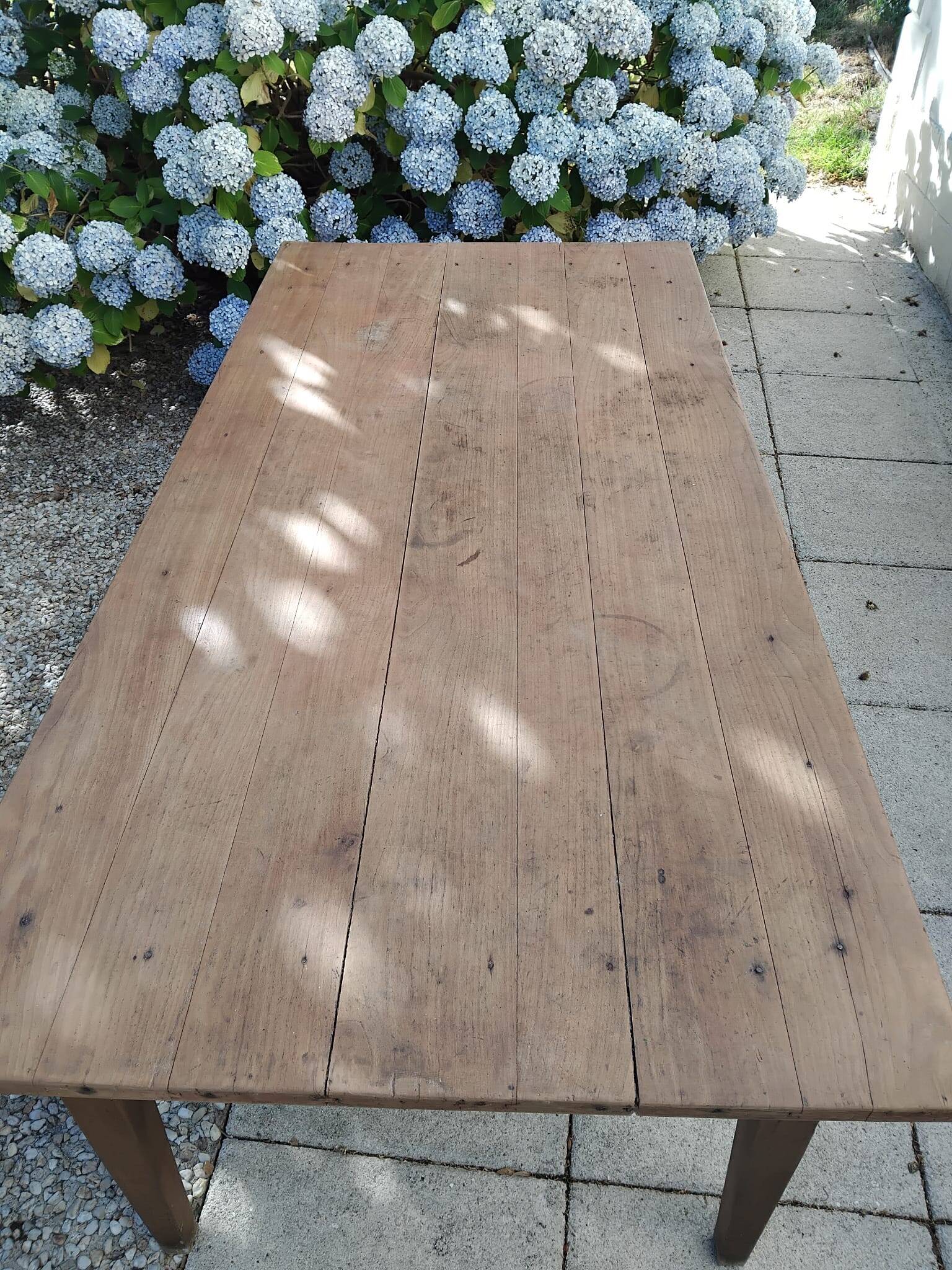 Farm table