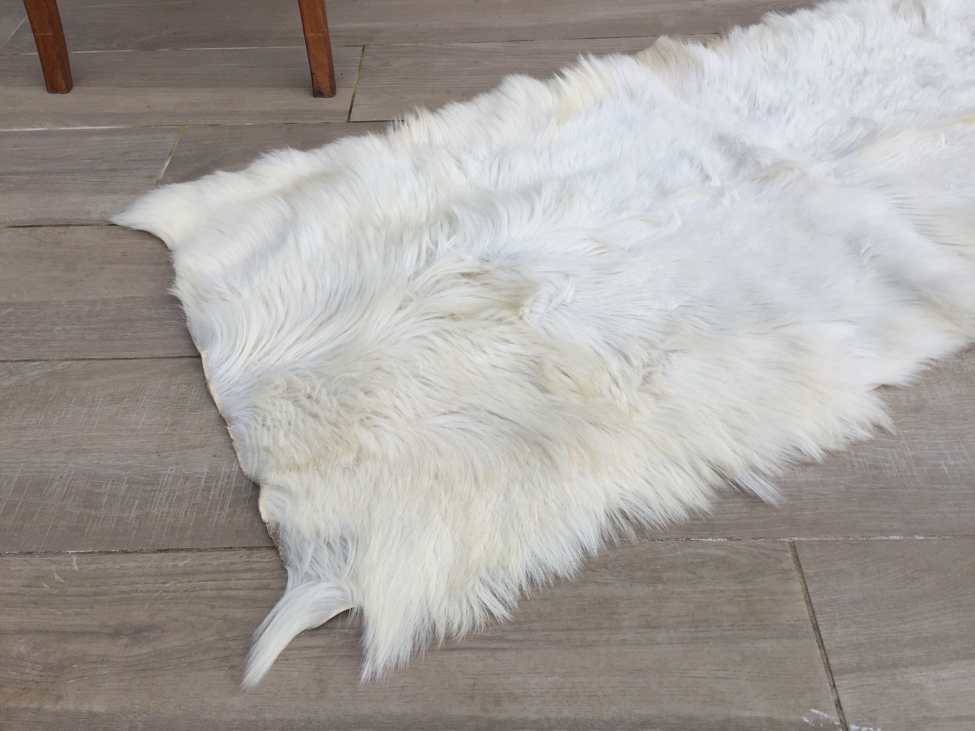 Vintage white skin carpet - 60 x 125cm