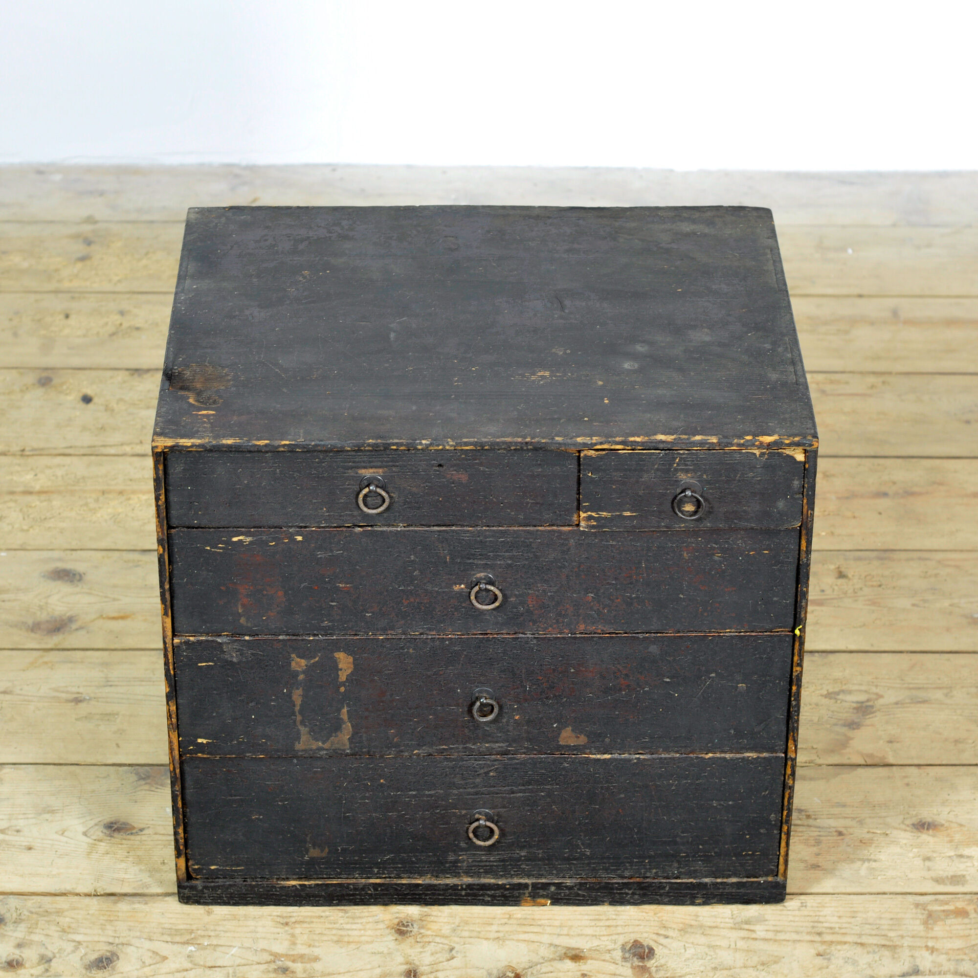 Petite commode japonaise antique, vers 1900