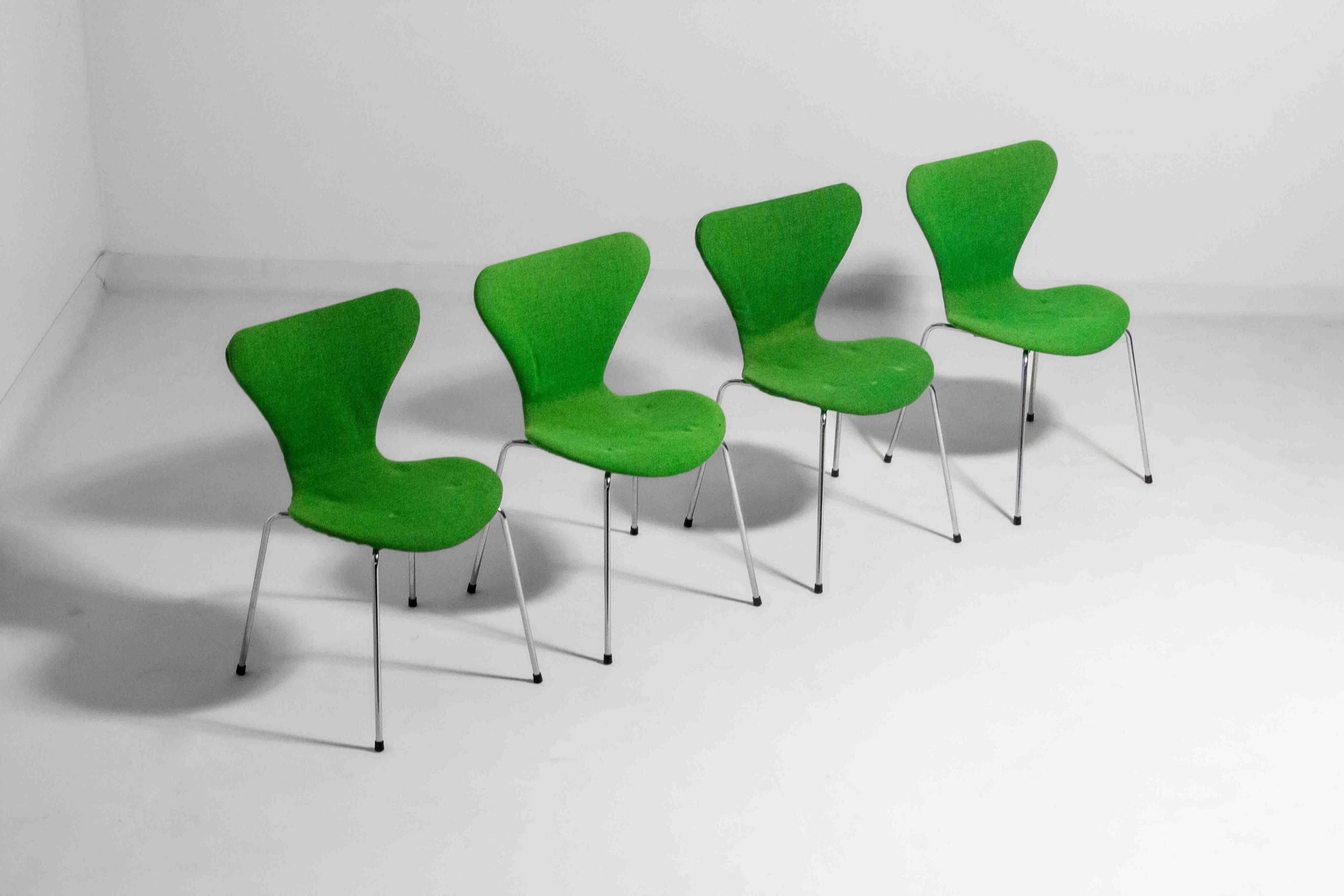 Set of 4 Fritz Hansen butterfly chairs in deep green fabric, 1980s