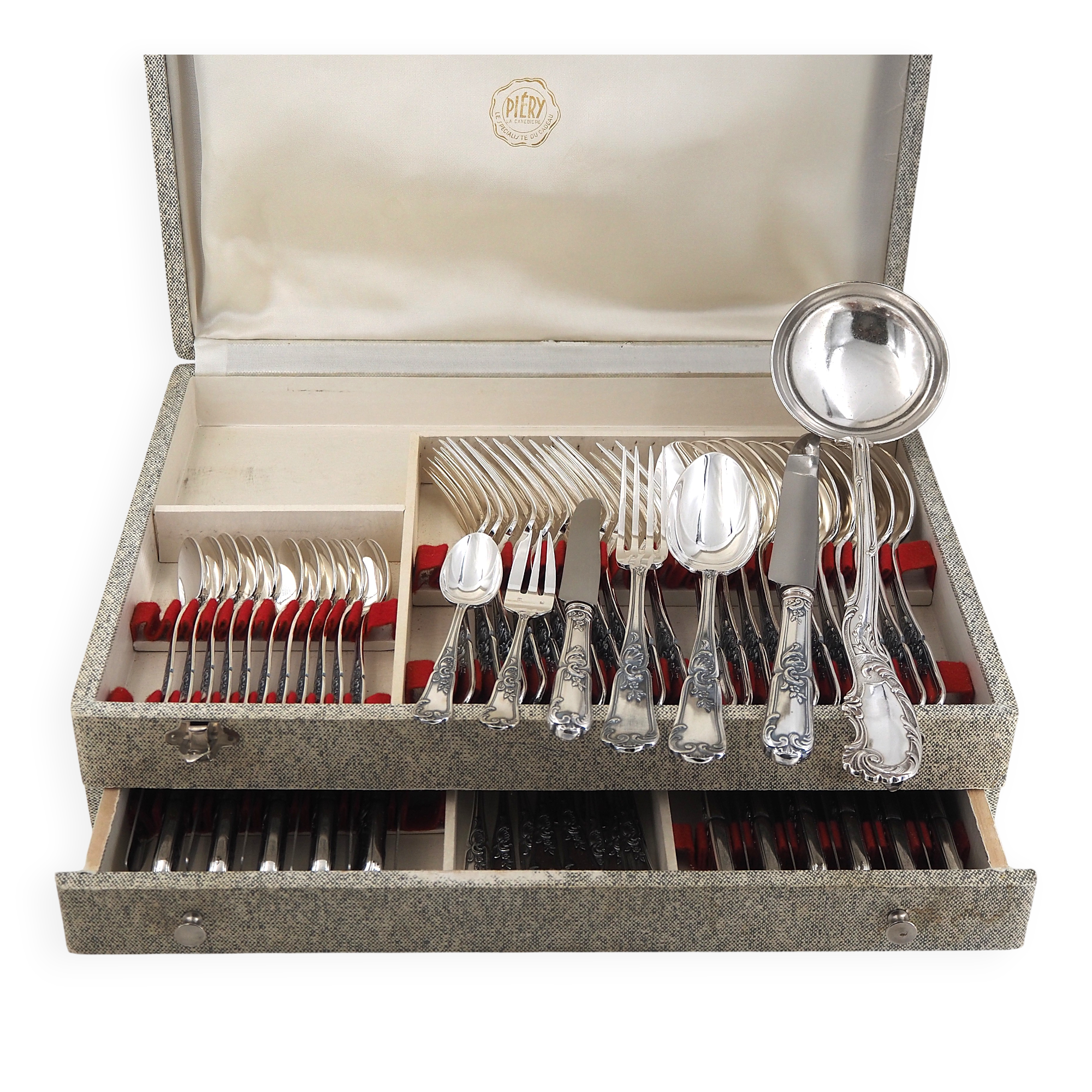 Orbrille Louis XV cutlery set 73 pieces in silver-plated metal, excellent condition.