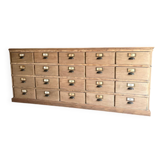 Ancien meuble de métier à tiroirs