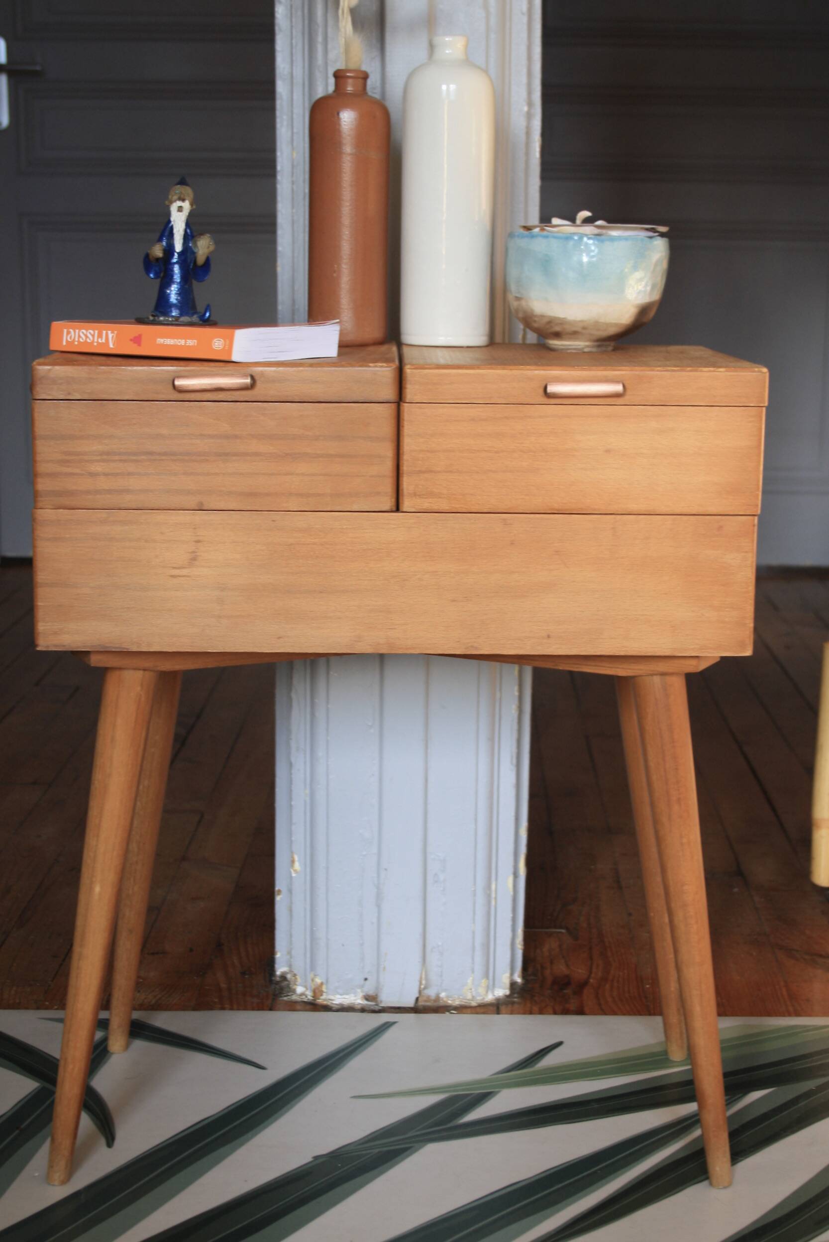 Wooden sewing worker/furniture with compass feet