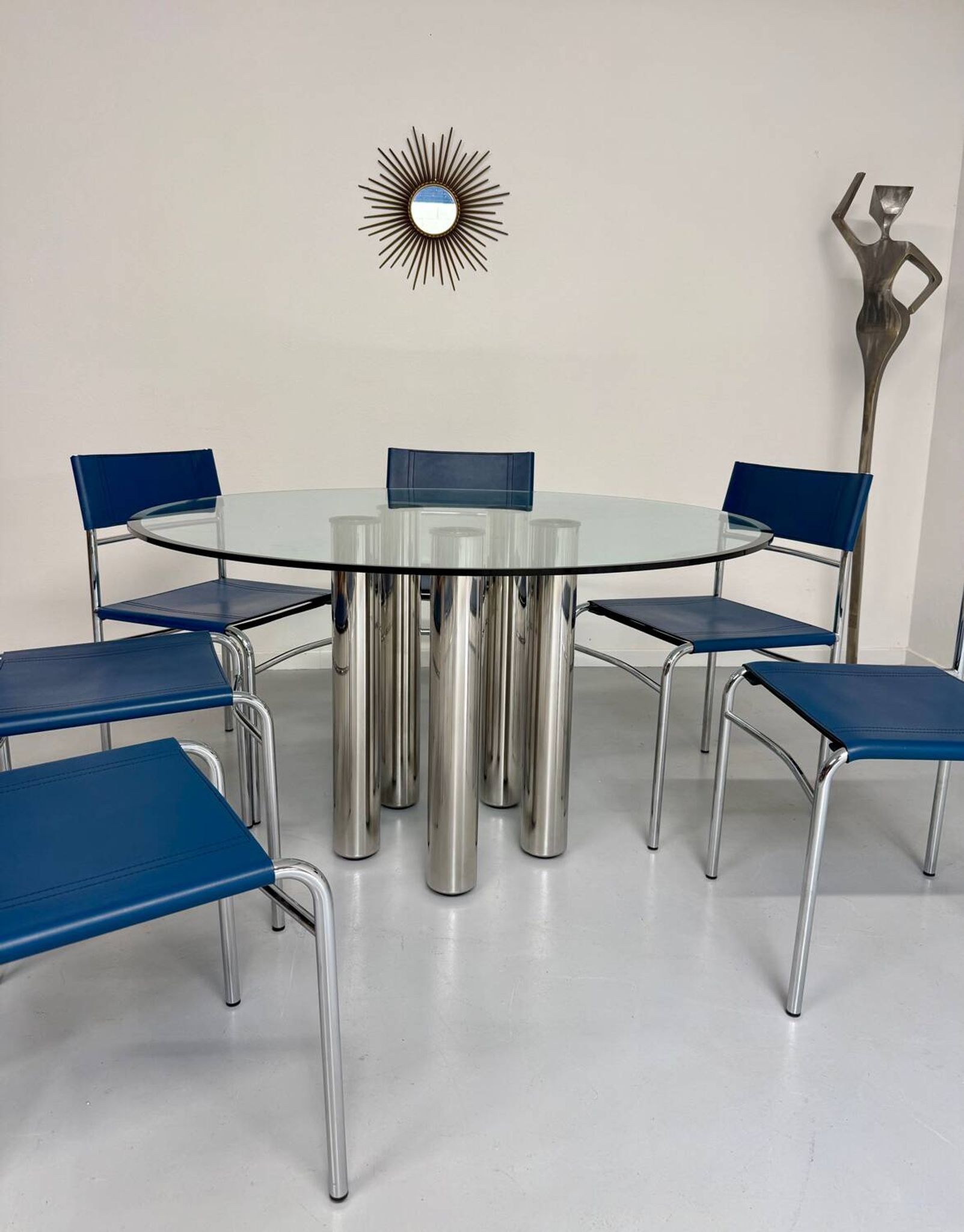 Round glass and metal dining table, Italian design from the 80s, vintage