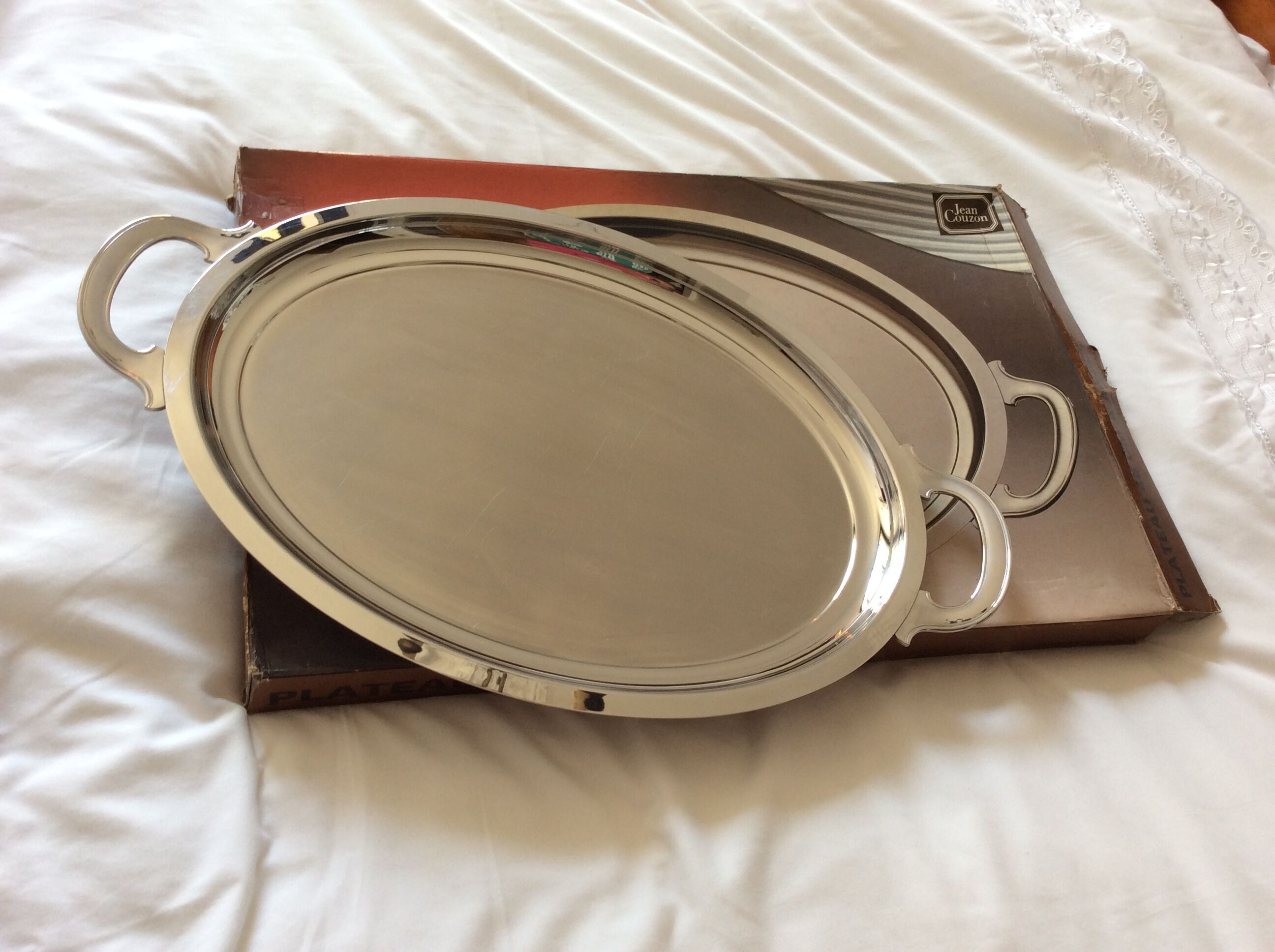 Oval top with stainless steel handles