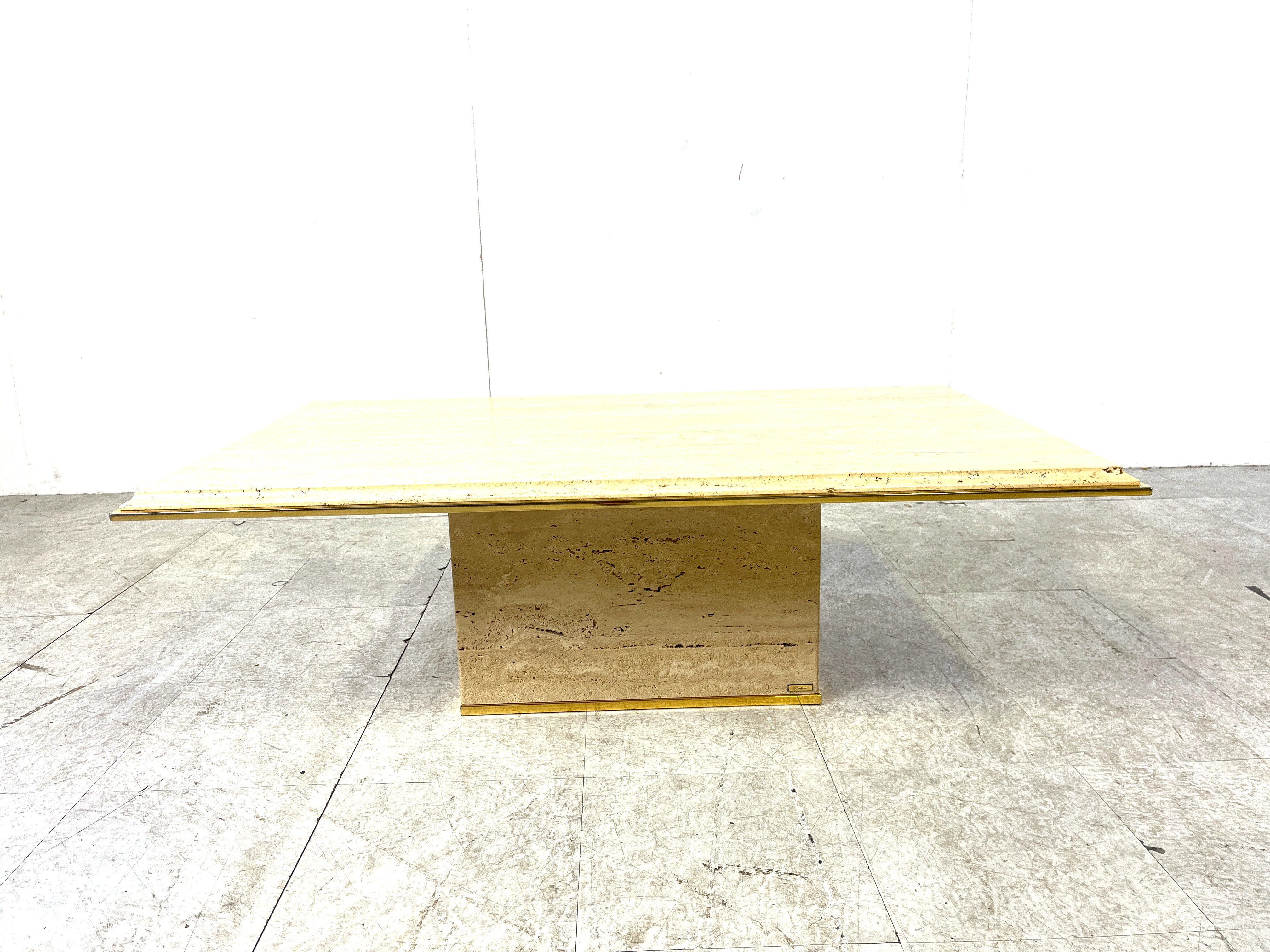 Table basse en travertin et laiton par Fedam, années 1970