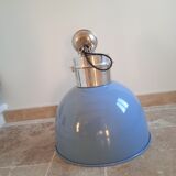 Suspension industrielle bleue