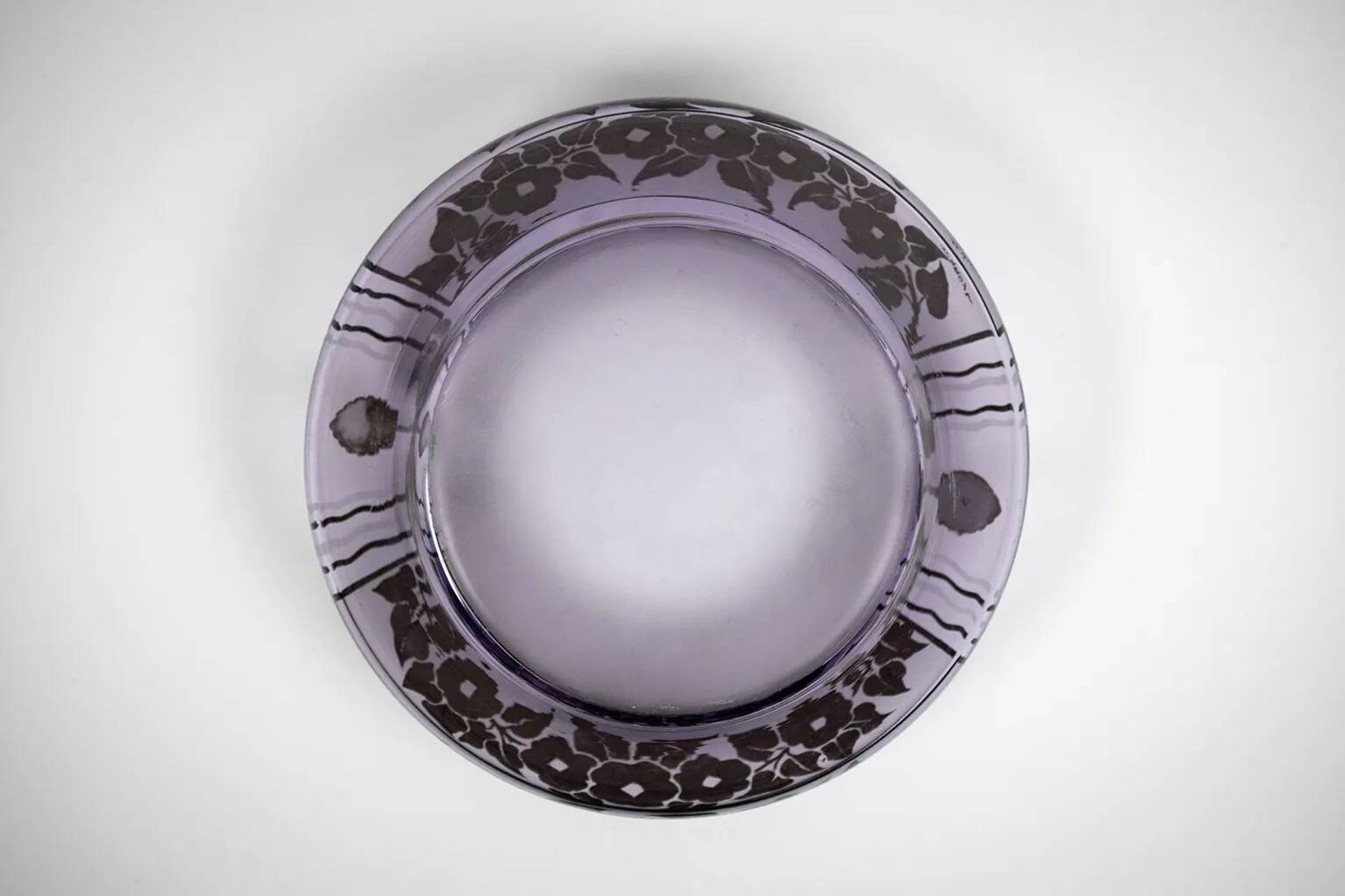 Art Deco vase in mauve glass D'Argyl with a pewter mount.