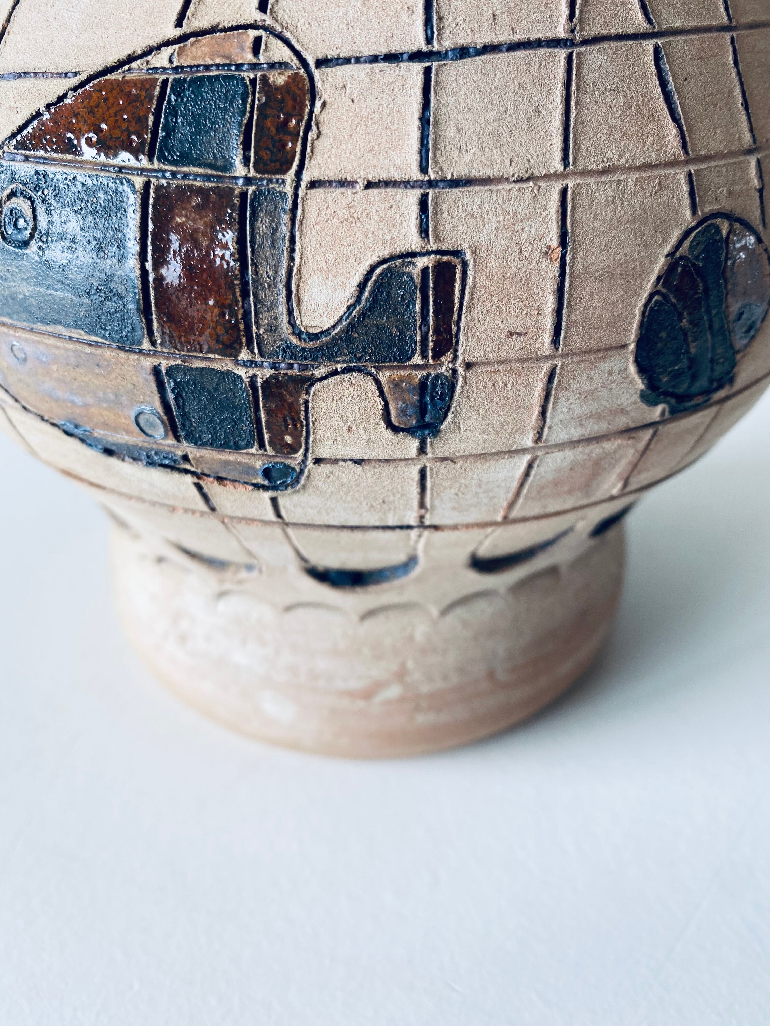 Ceramic vase decoration fish