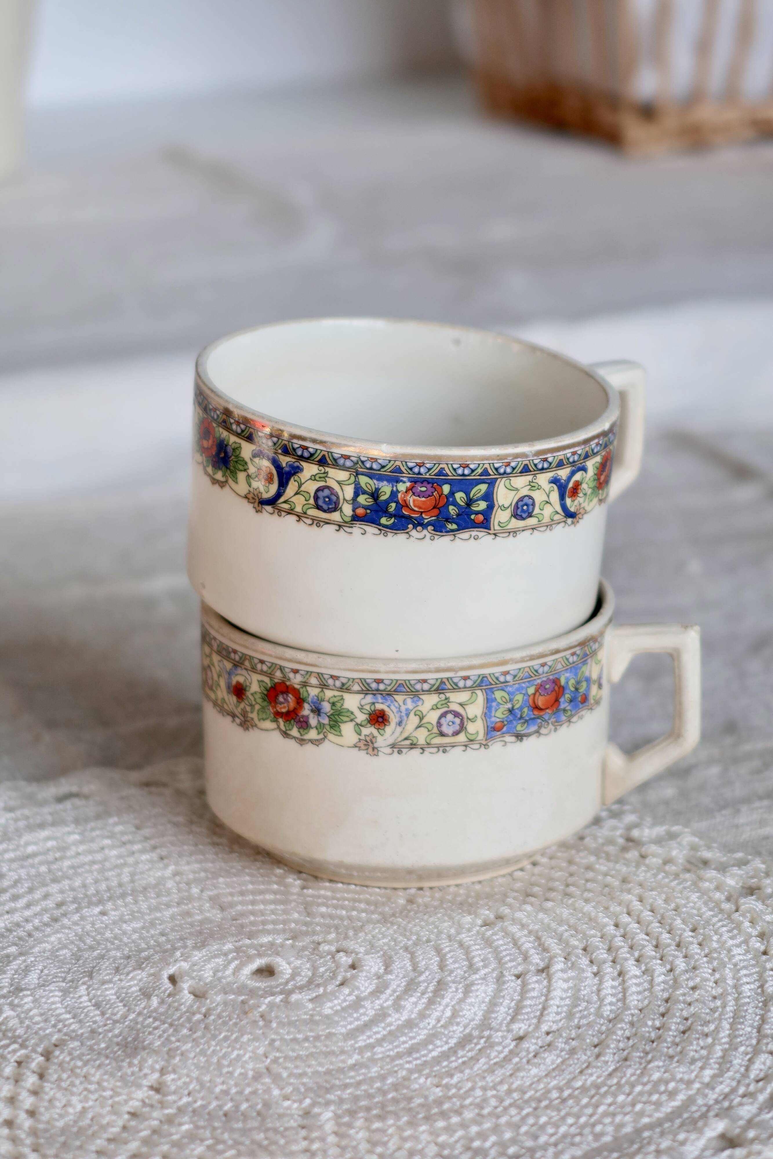 Antique chocolate cup in ivory earthenware - Polychrome frieze decoration