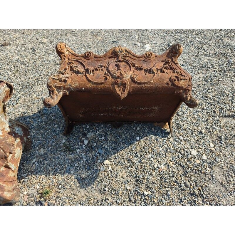 2 cast iron planters from 1900 in Rococo style, Charleville - Mézières