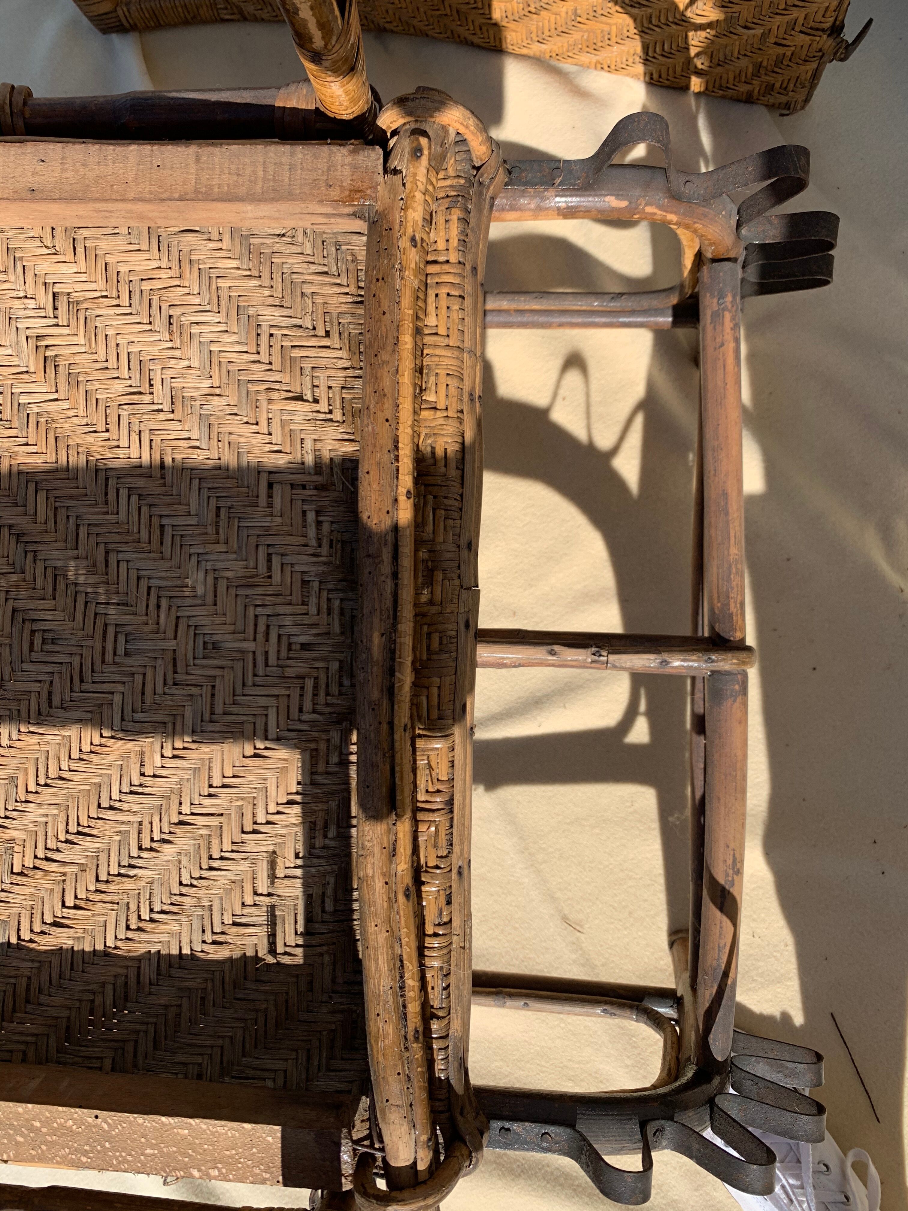 Vintage rattan chaise longue