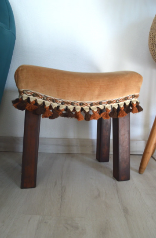 Artisanal footrest of oriental spirit