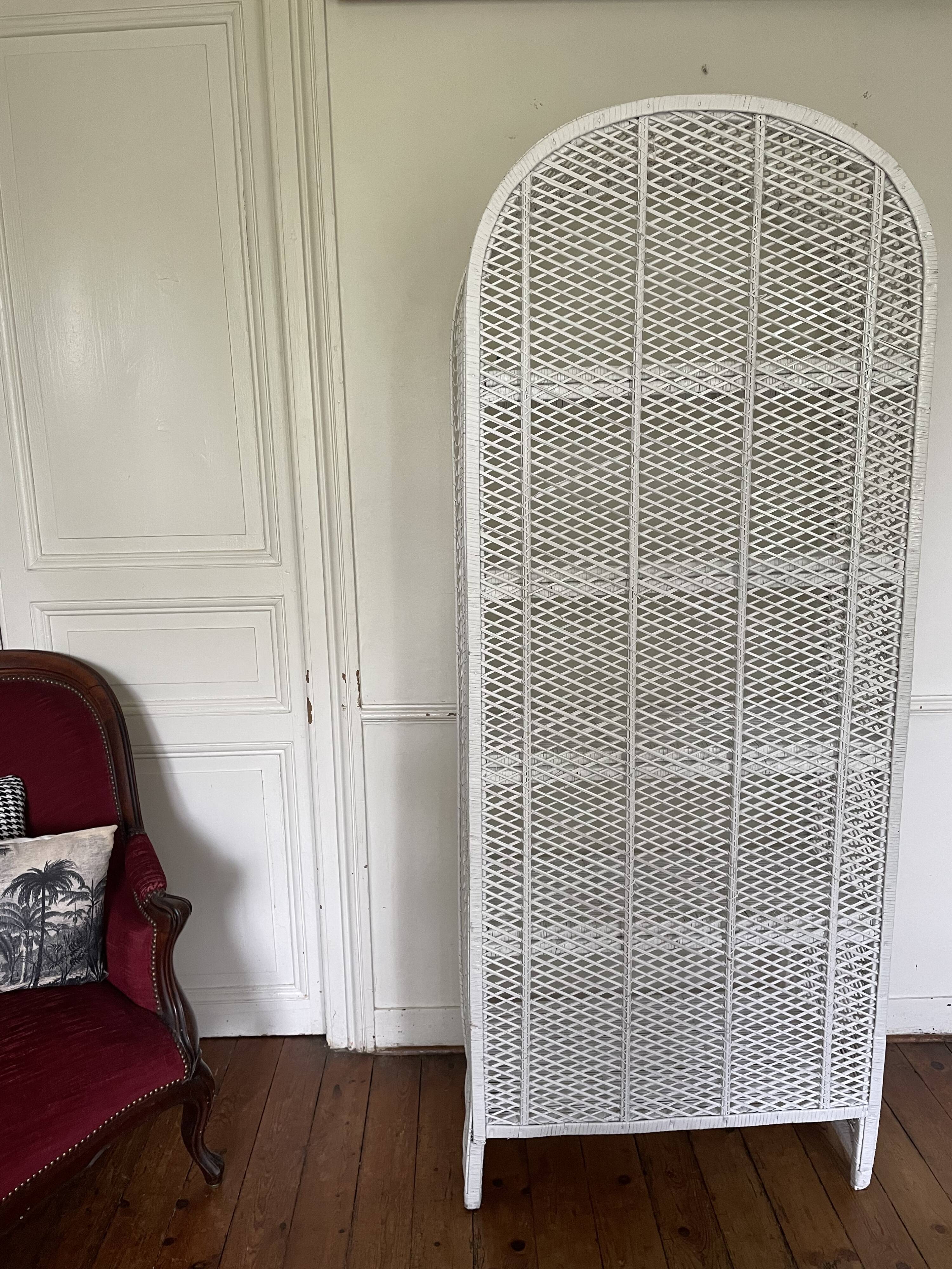 Etagère bibliothèque blanche en bambou et rotin