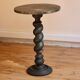 Table d’appoint avec pied torsadé et plateau recouvert d’une feuille de plomb