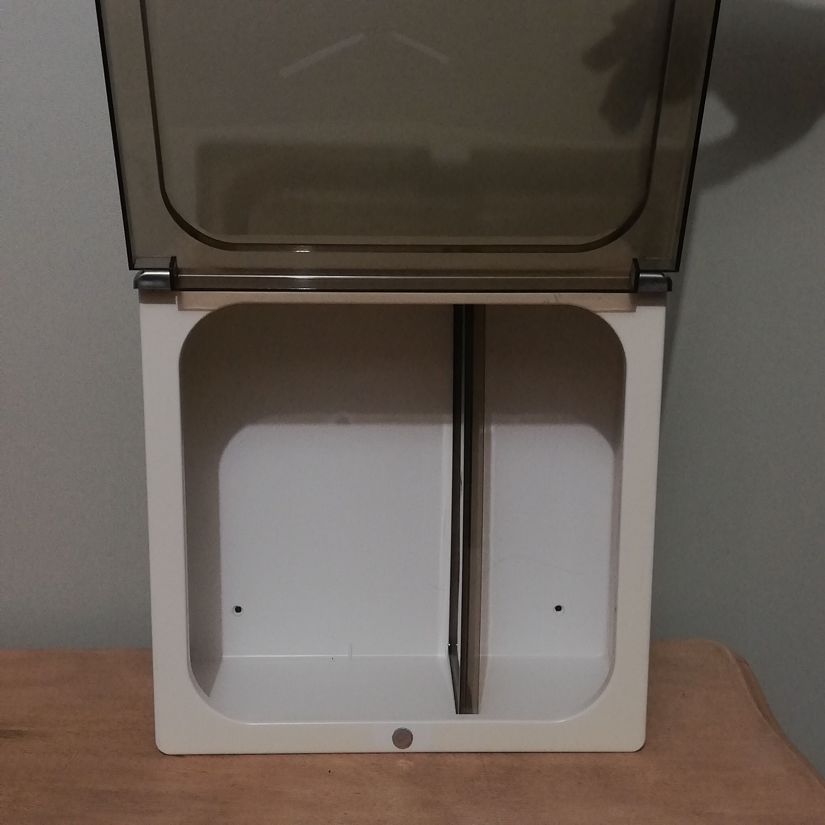 Vintage medicine cabinet in Bakelite and Plexiglas