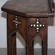 Table Console Antique en Cuir Clouté Style Gothique Pugin Restaurée