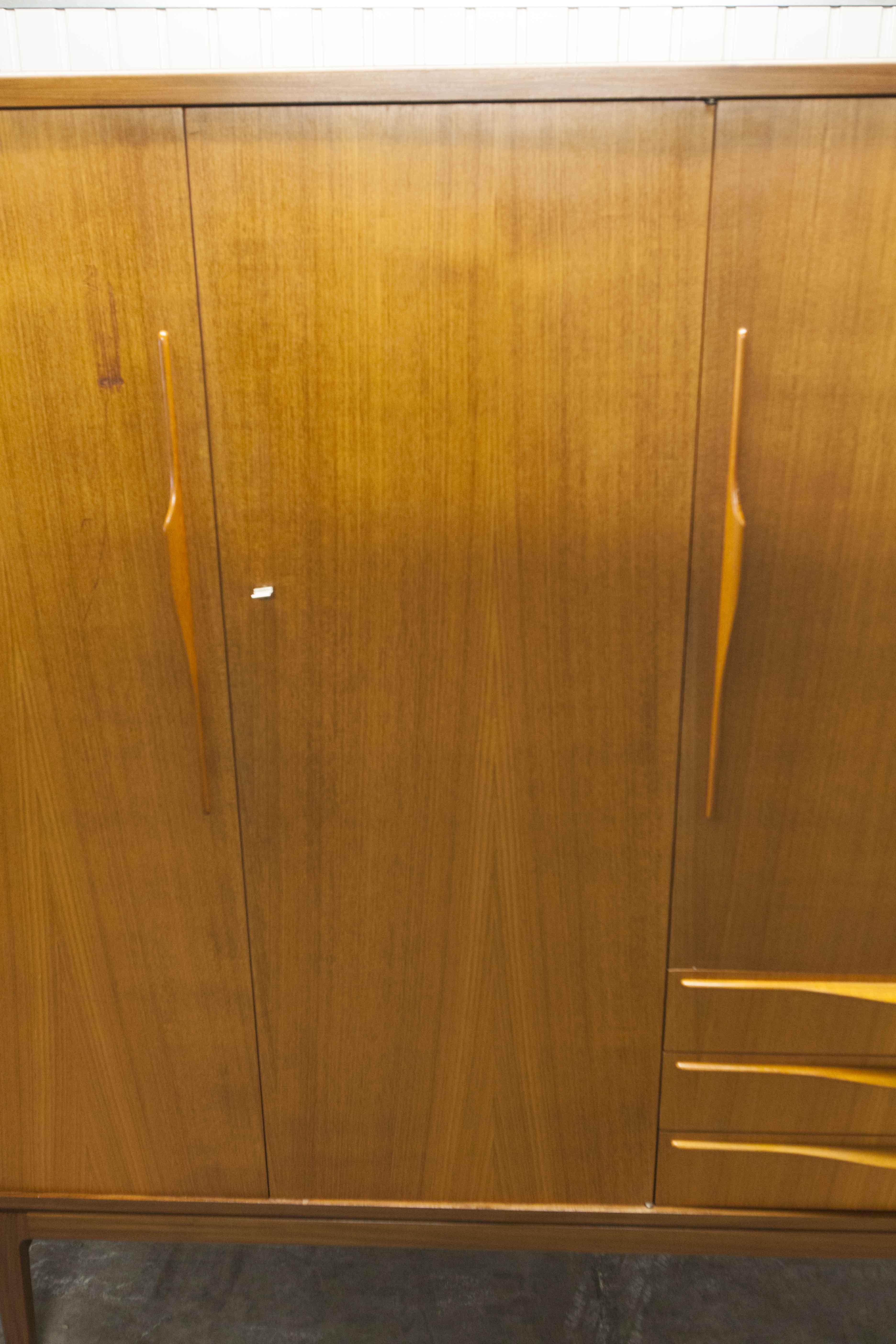Armoire scandinave en teck 1969 NF Ameublement 202
